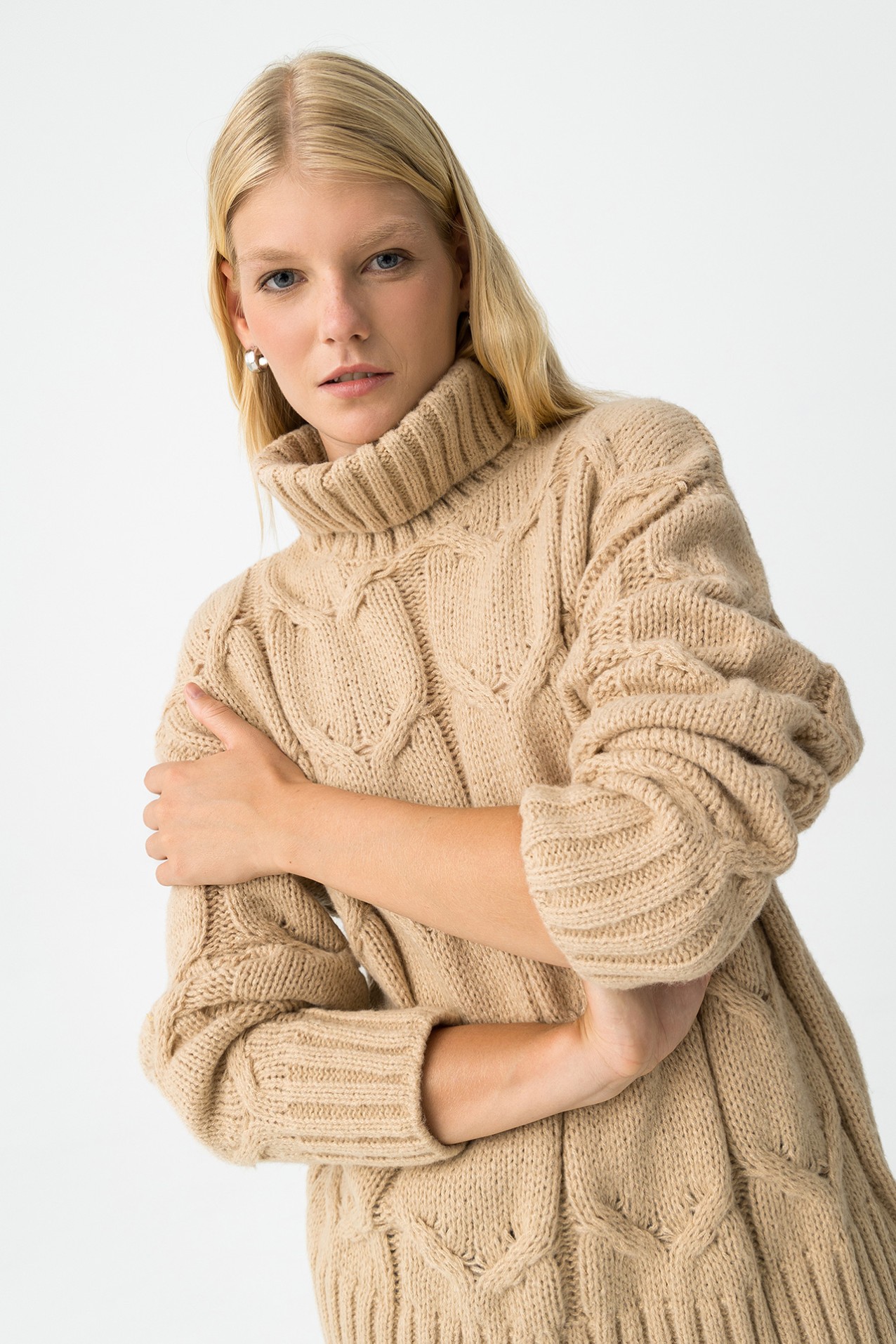 Relaxed Cable Knit Sweater