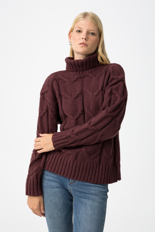 Relaxed Cable Knit Sweater