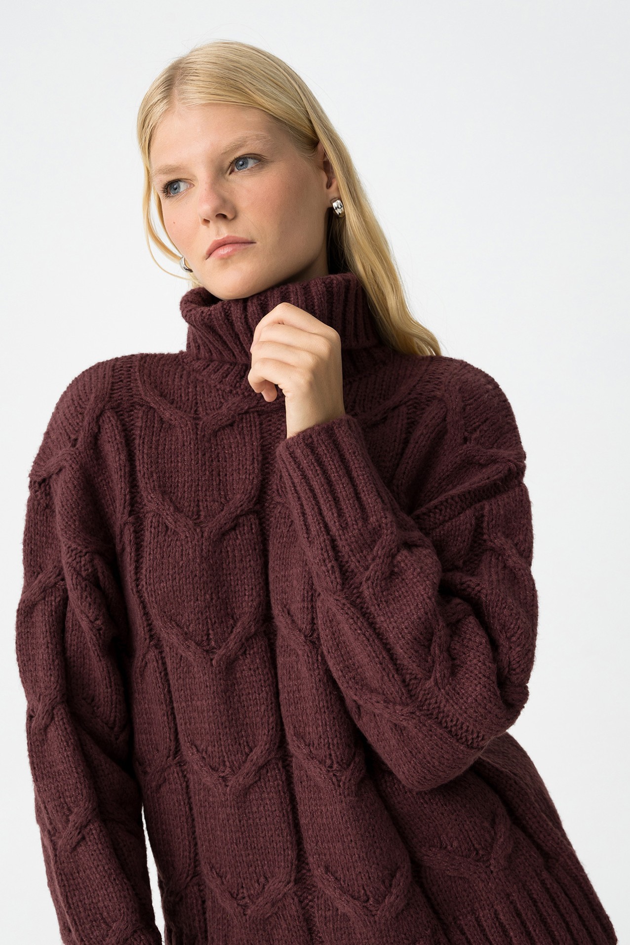 Relaxed Cable Knit Sweater