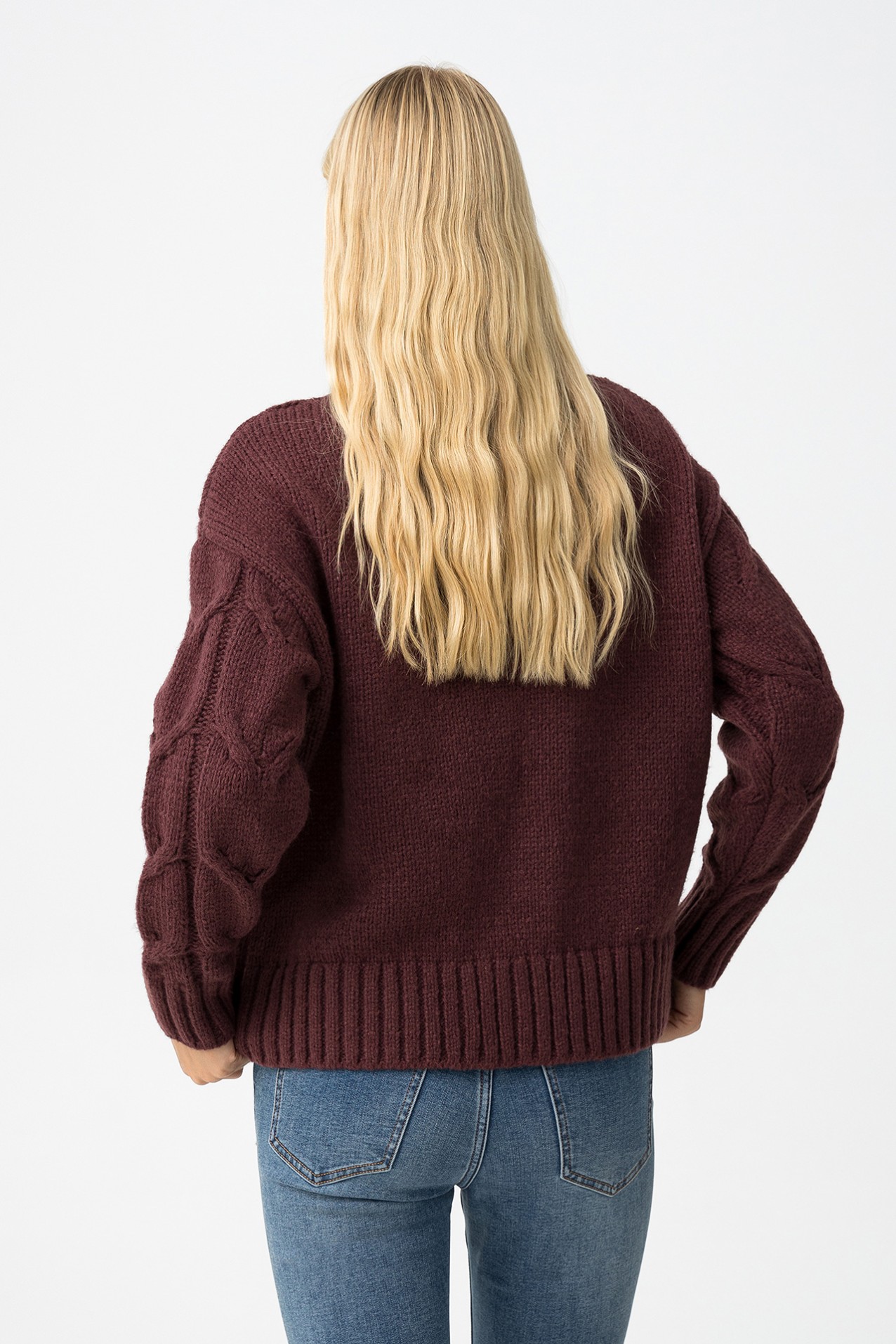 Relaxed Cable Knit Sweater