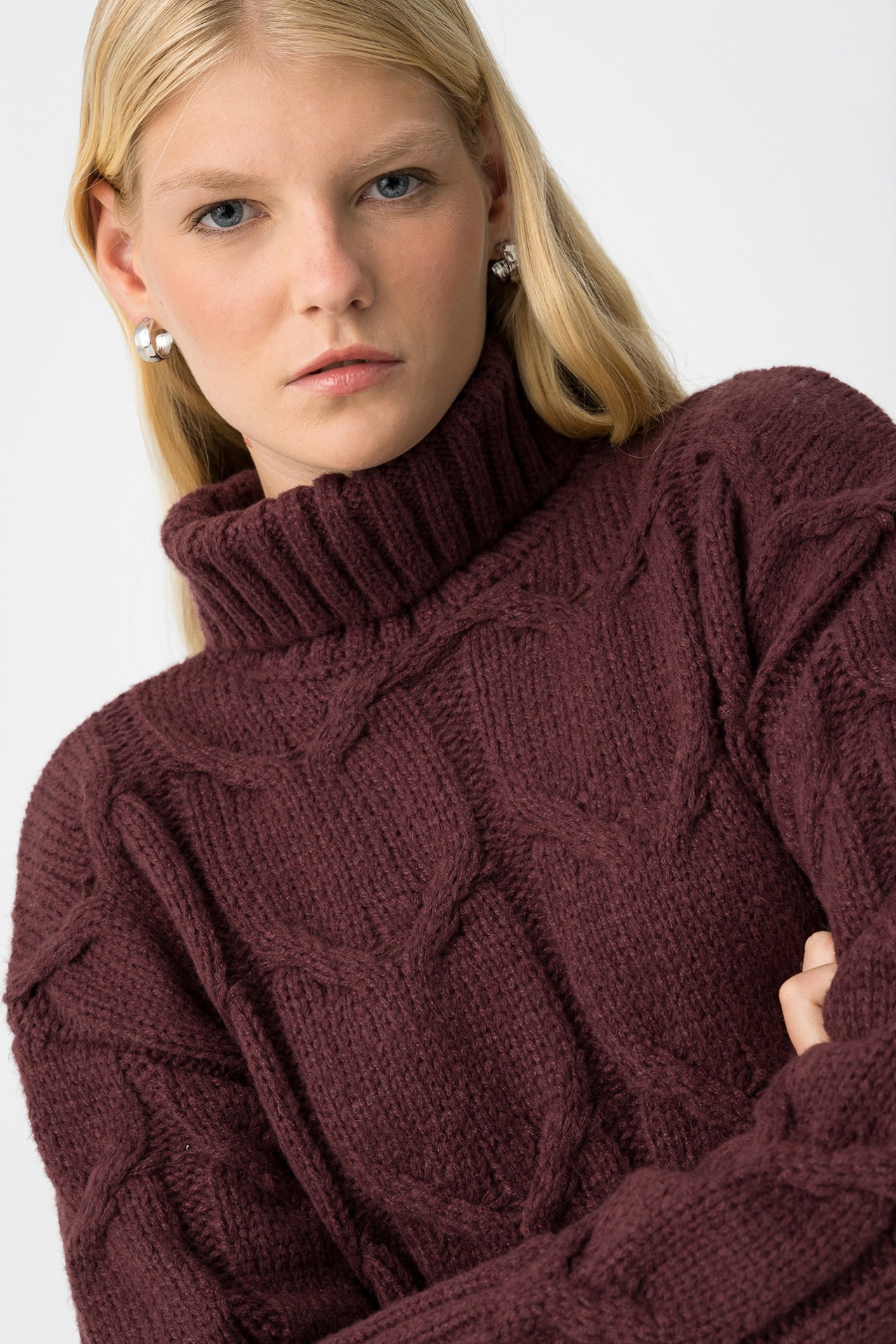 Relaxed Cable Knit Sweater
