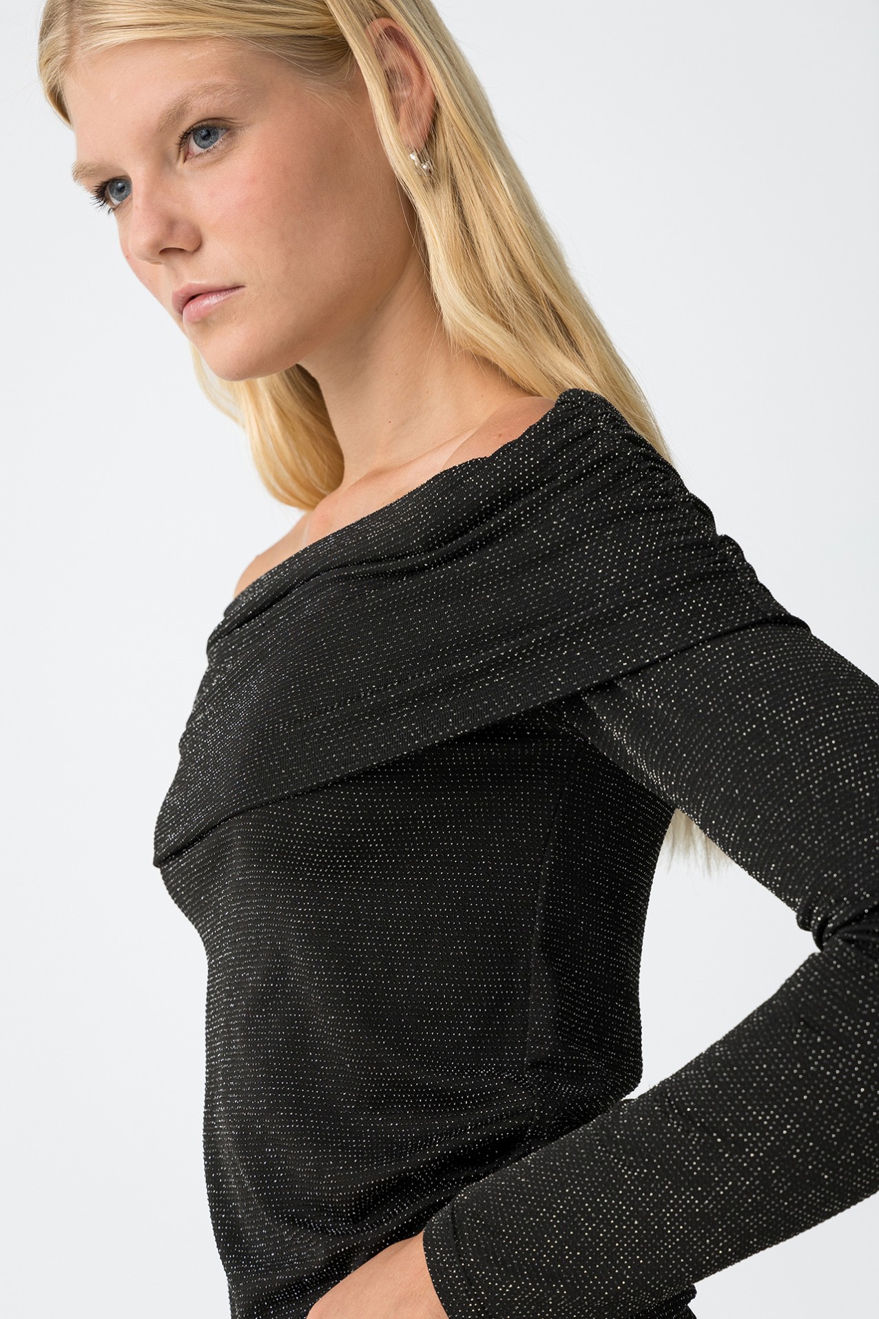 Top Hombros Descubiertos con Hilo Metalizado