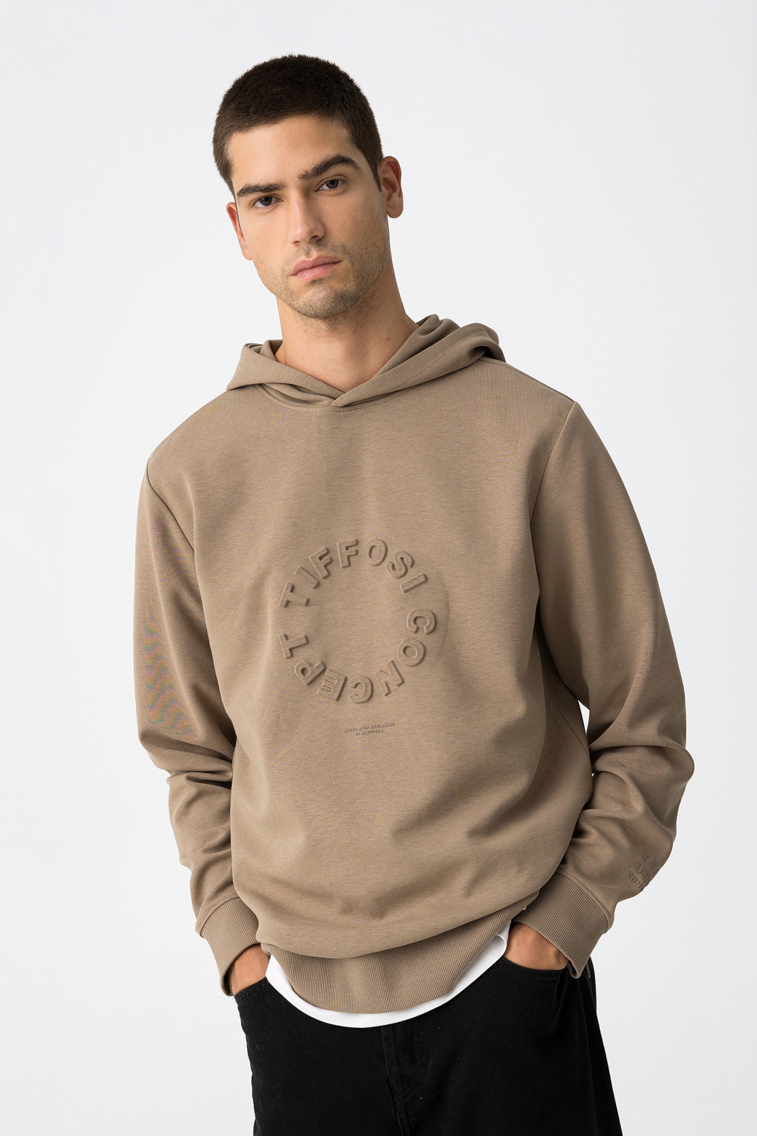 Sudadera con Alto Relieve
