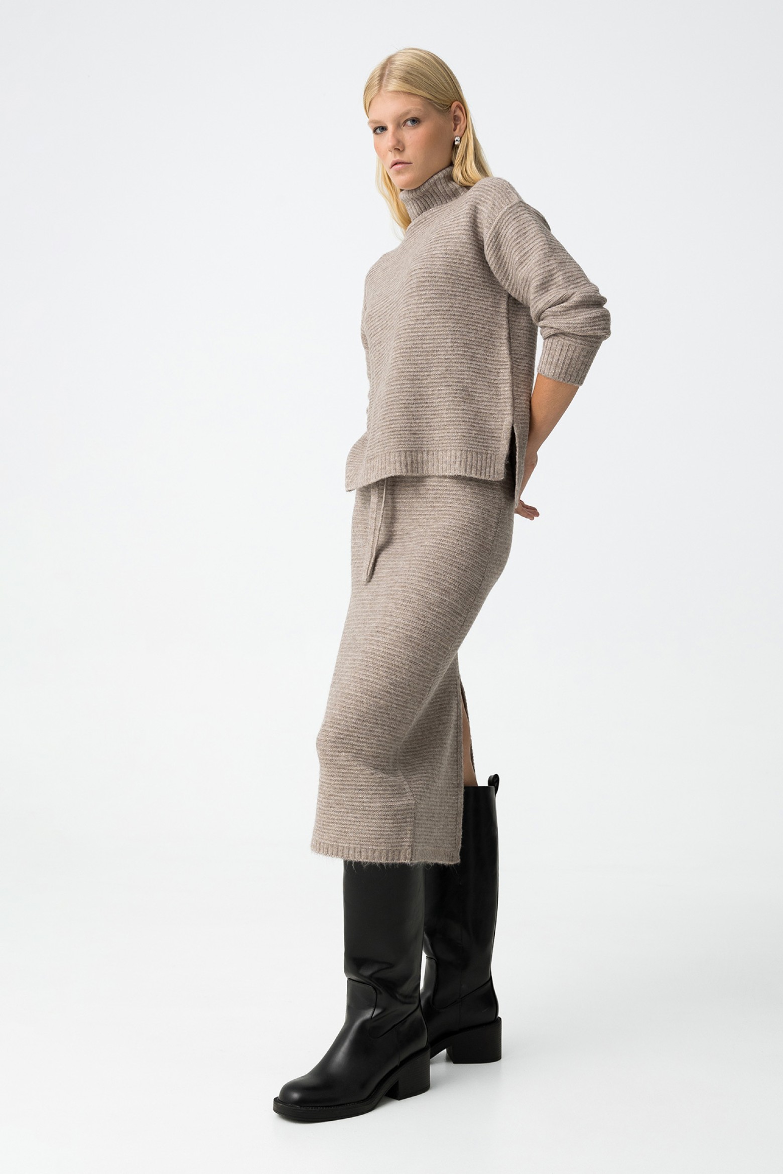 Ribbed Knit Midi Skirt