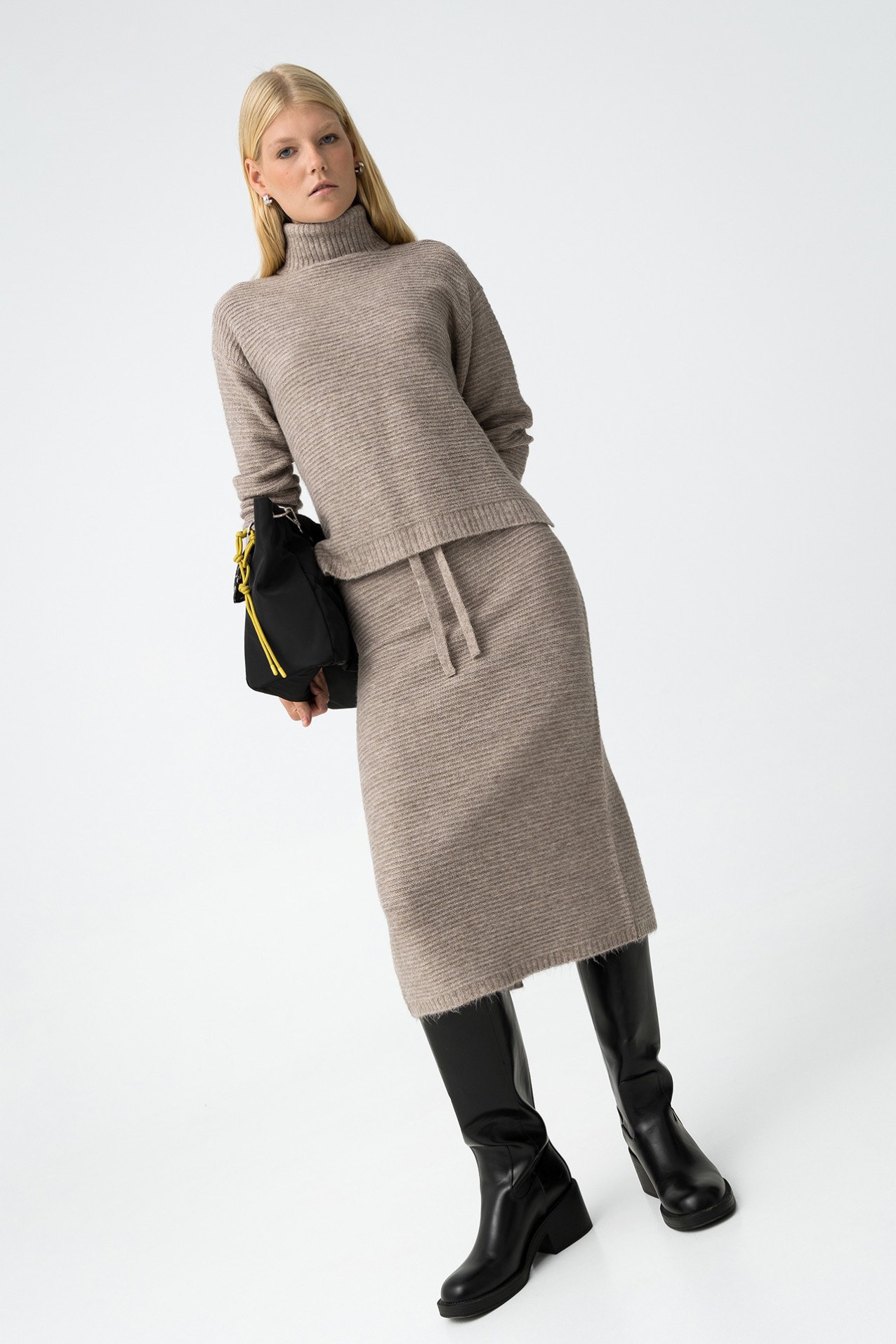 Ribbed Knit Midi Skirt