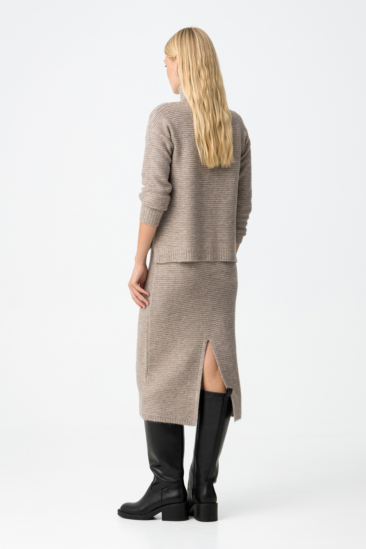 Ribbed Knit Midi Skirt