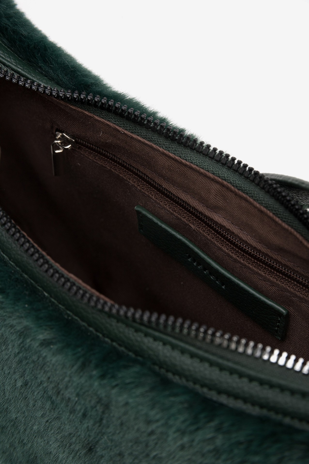 Bolso verde oscuro peludo