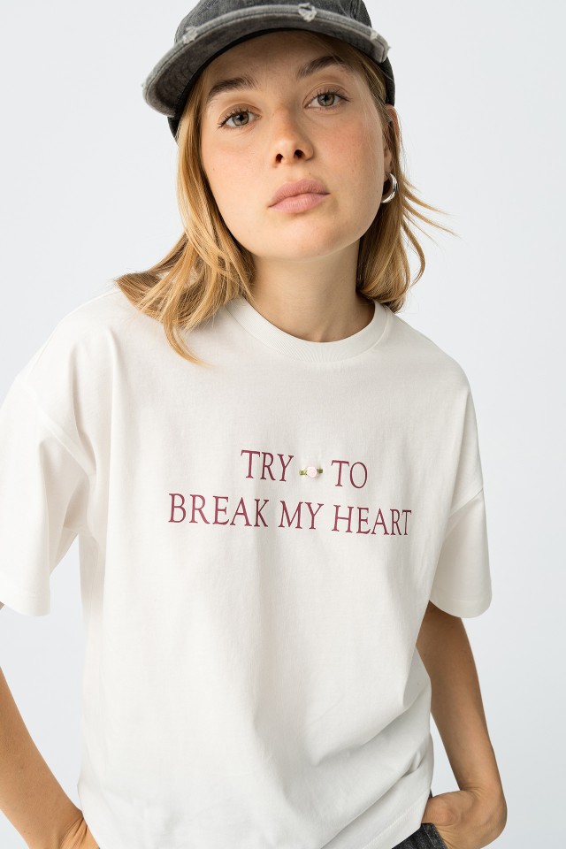 T-Shirt Estampada com Aplique