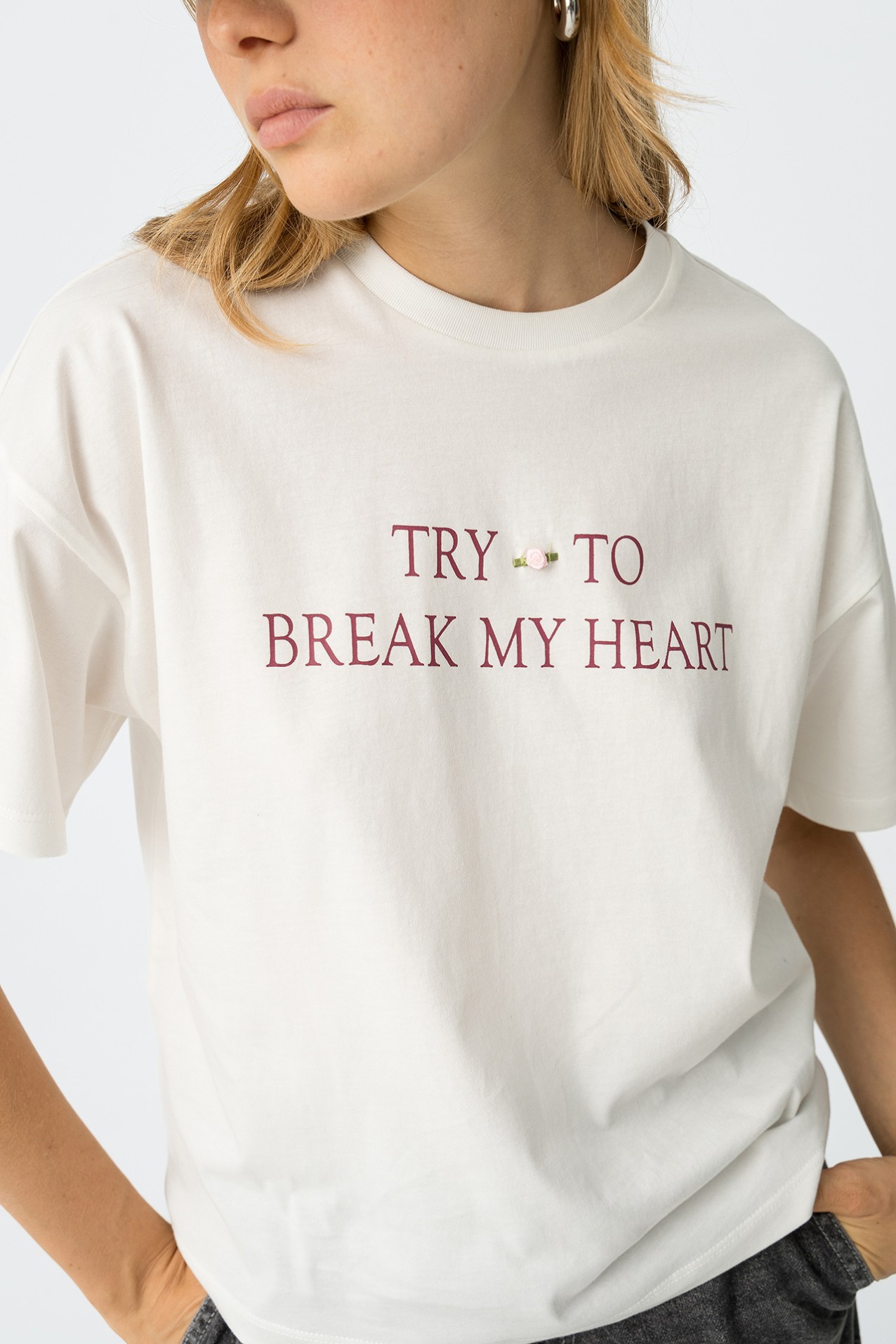 T-Shirt Estampada com Aplique