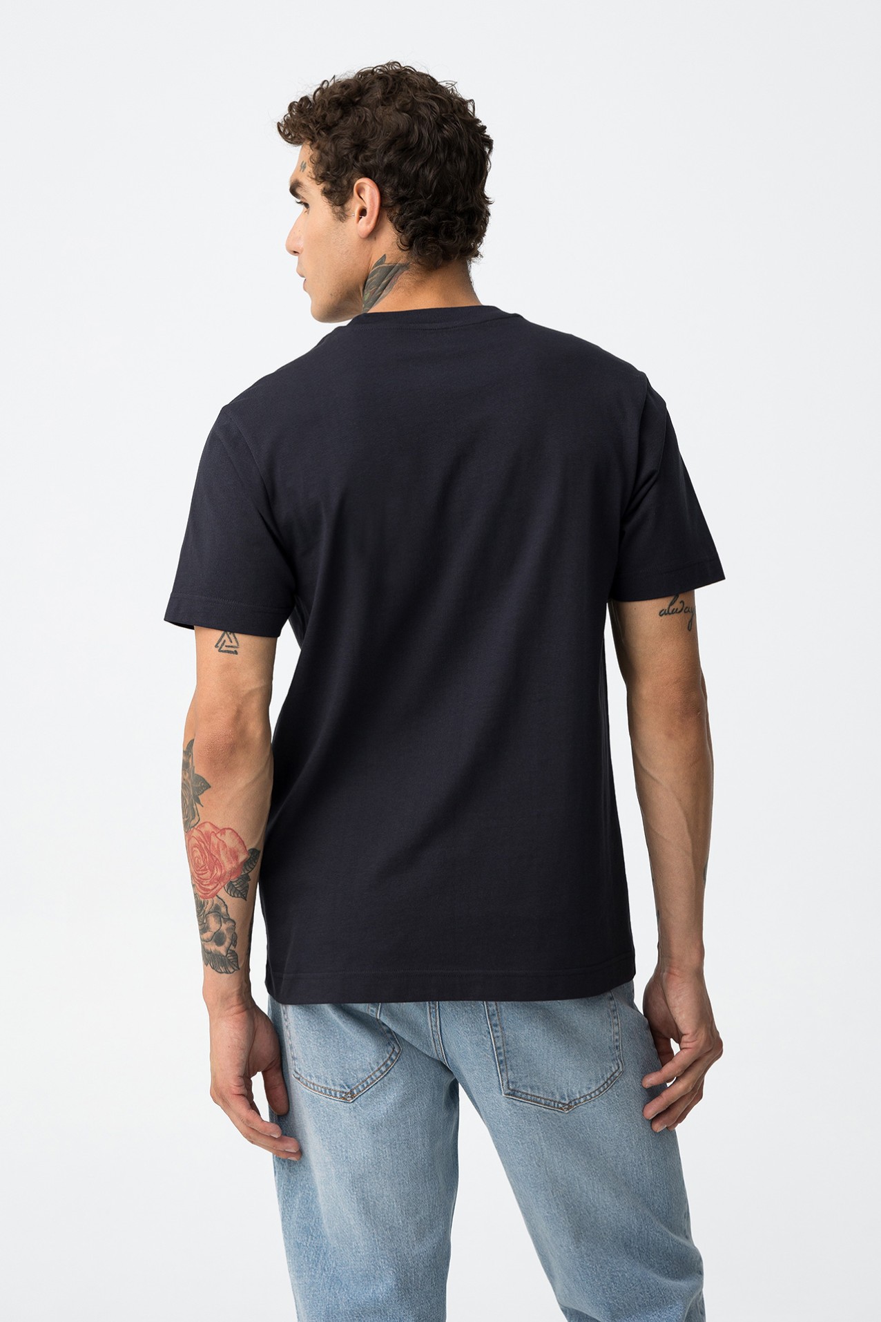 T-Shirt com Mensagem Bordada