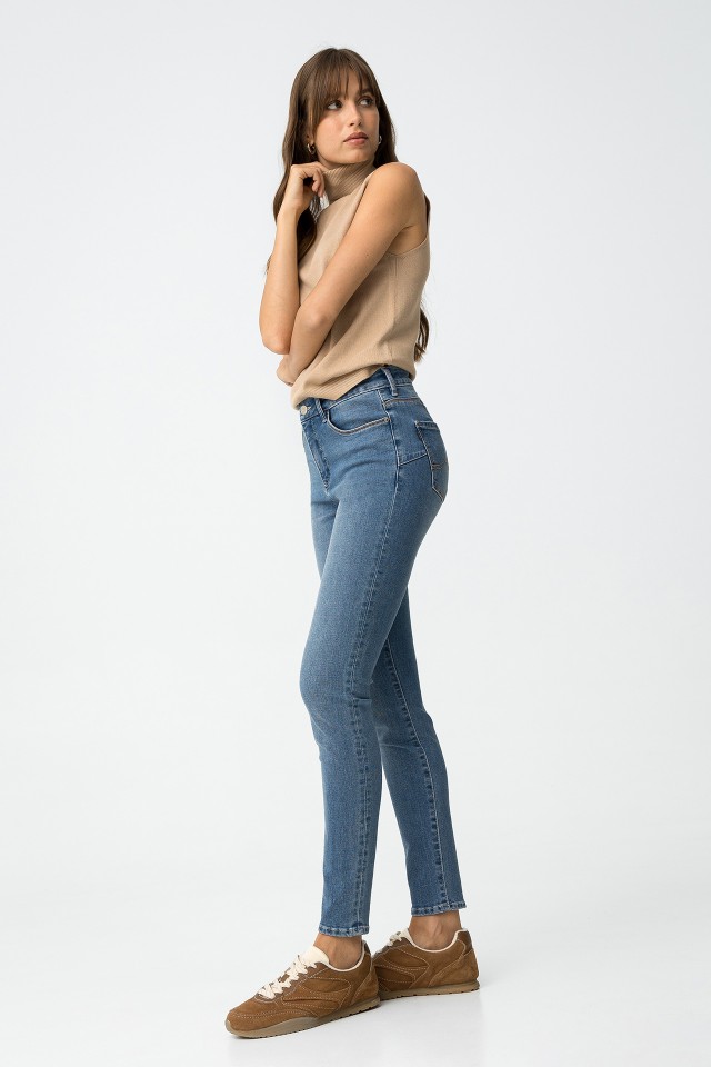 Push-Up Skinny Jeans