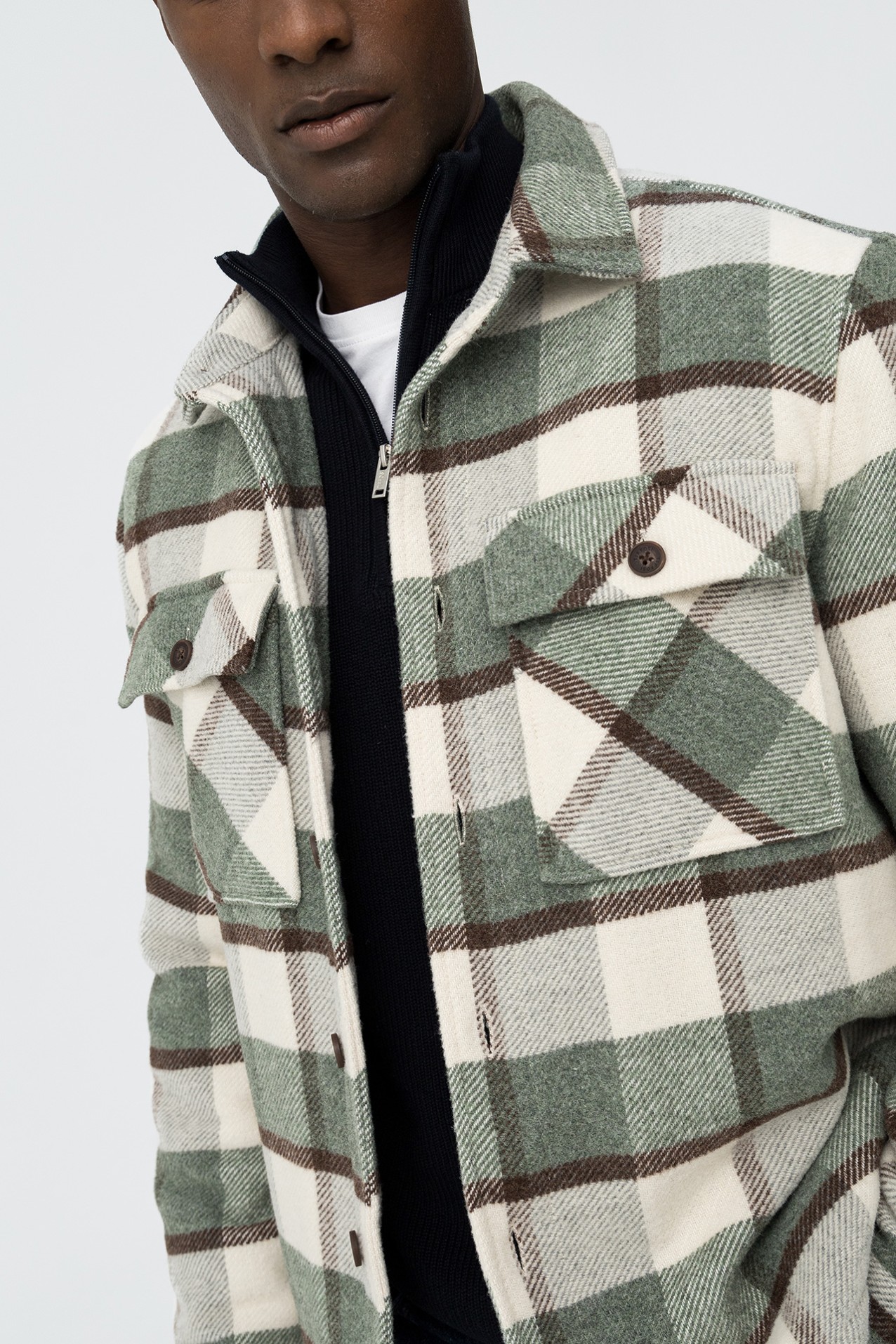 Abrigo de cuadros con lana