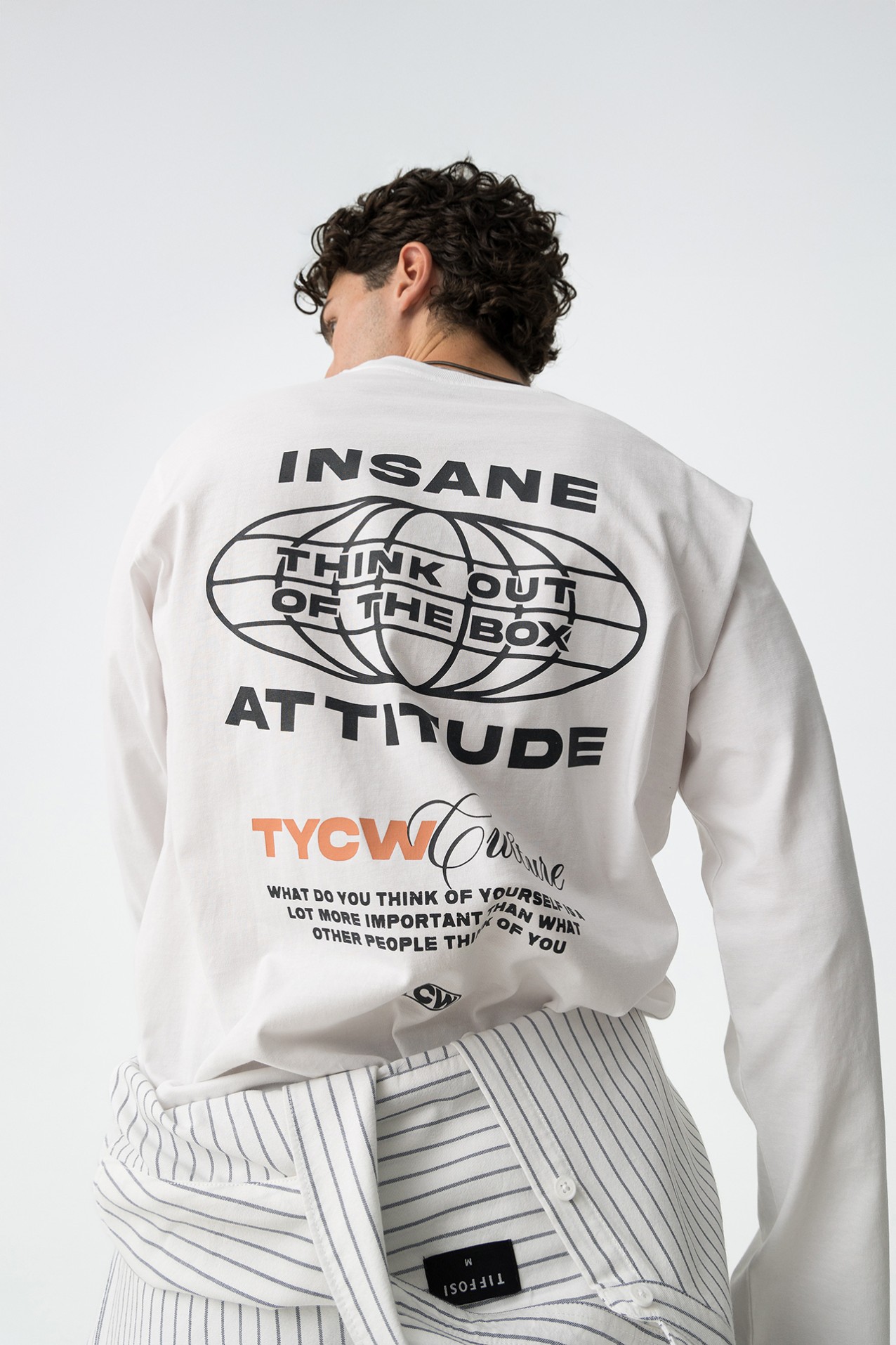 Camiseta grfica manga larga