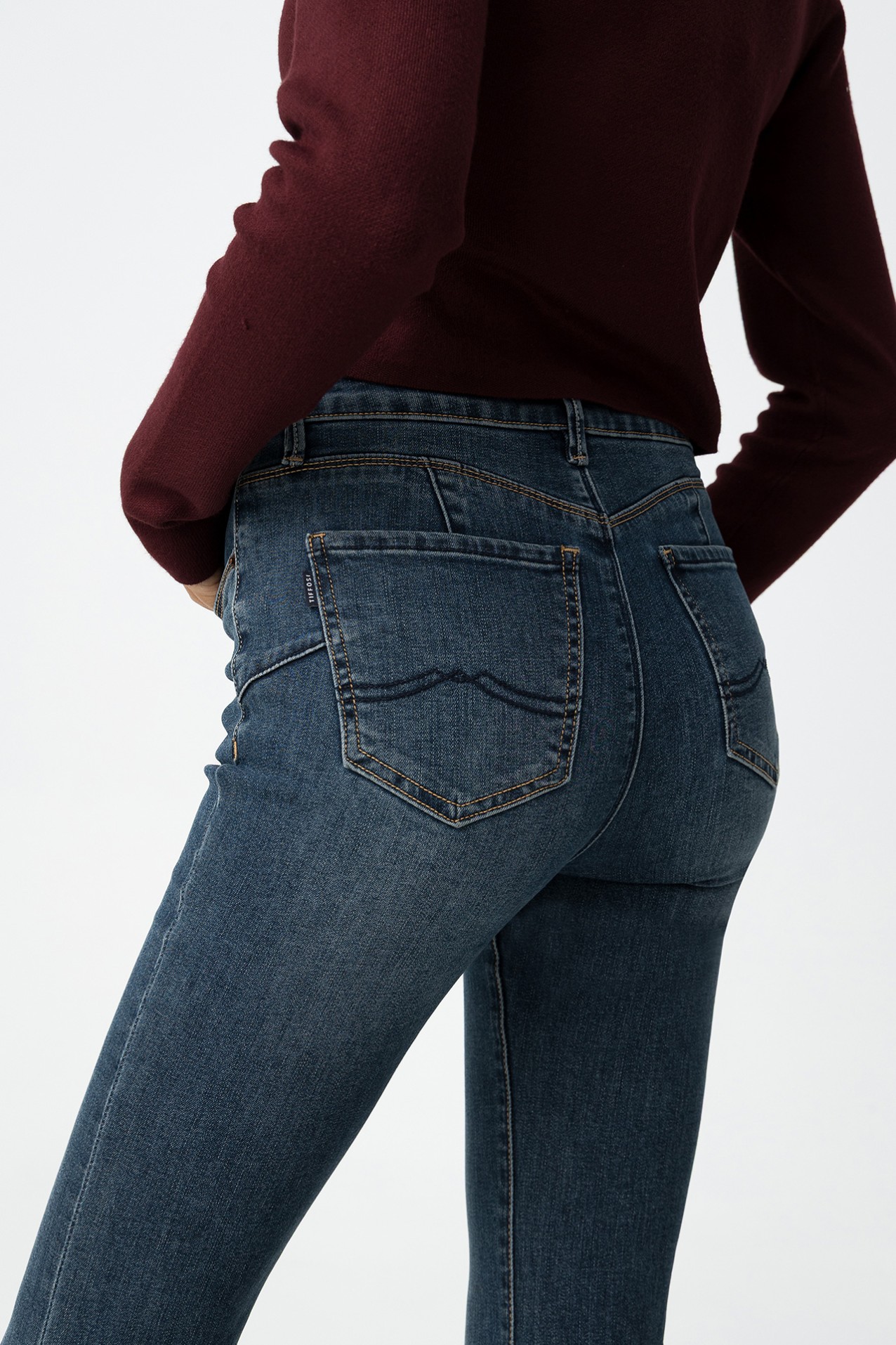 Push-Up Cropped Flare Jeans