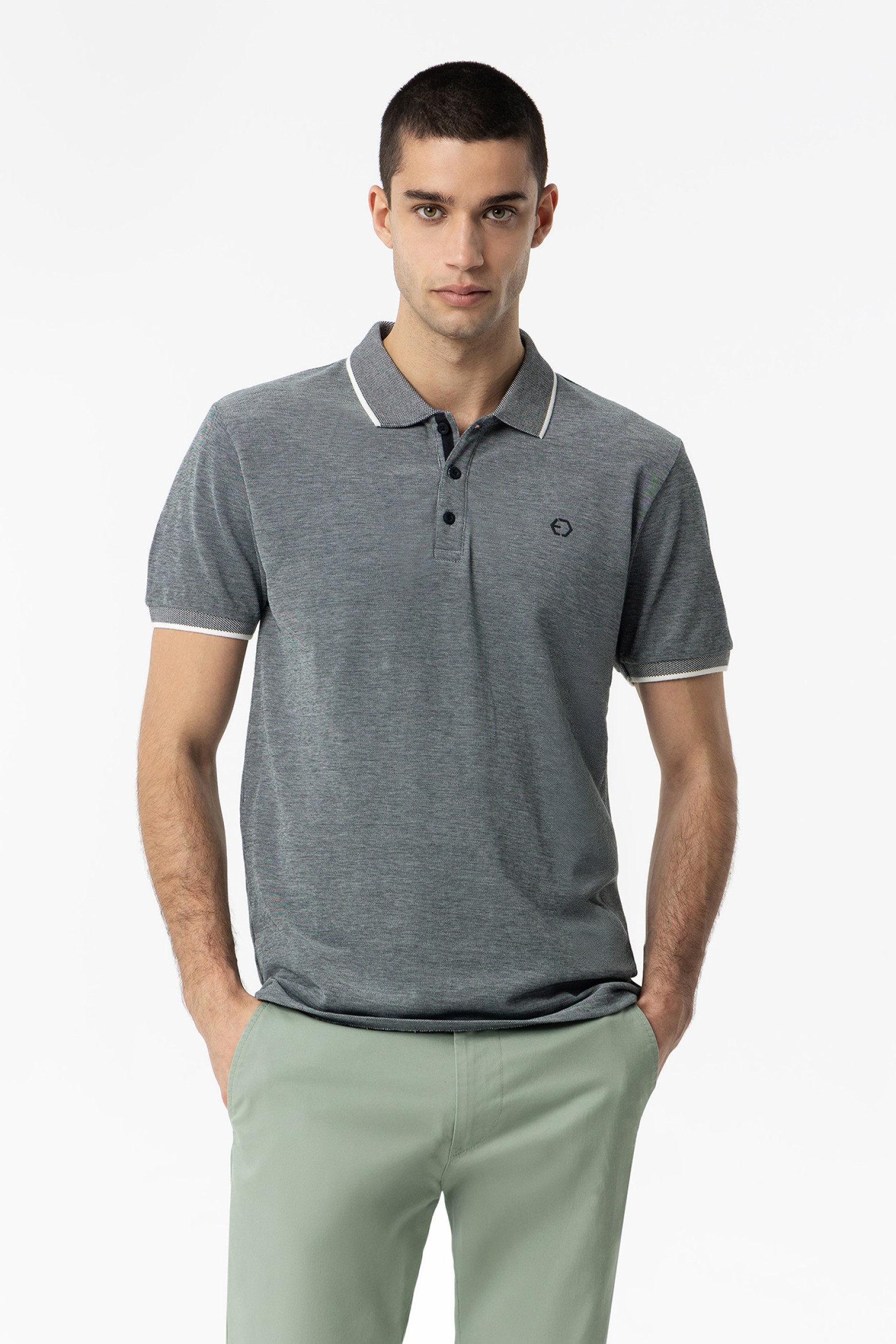 Polo Piqué Detalhe Estampado com Relevo