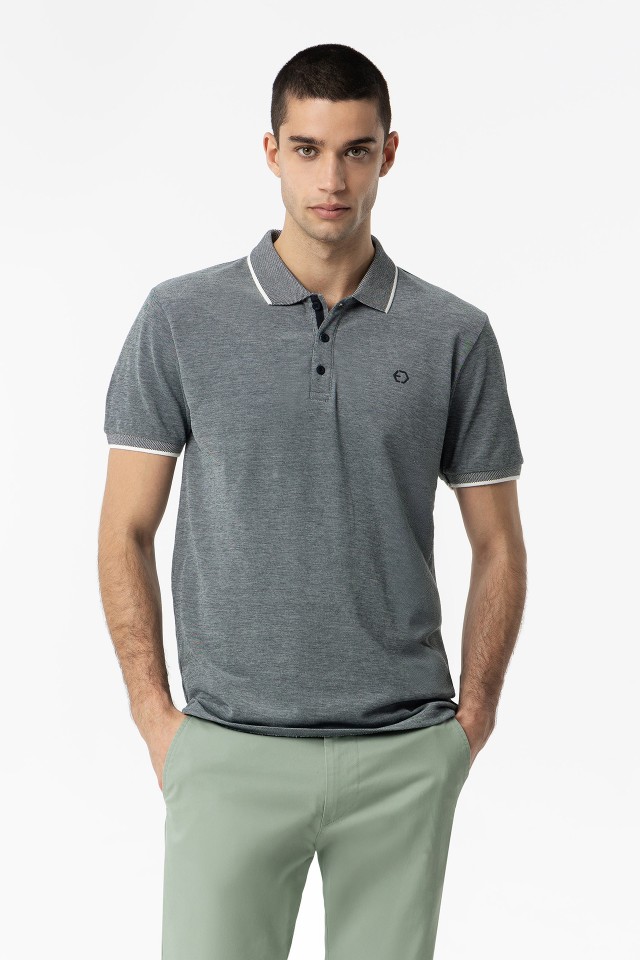 Polo Piqu Detalhe Estampado com Relevo