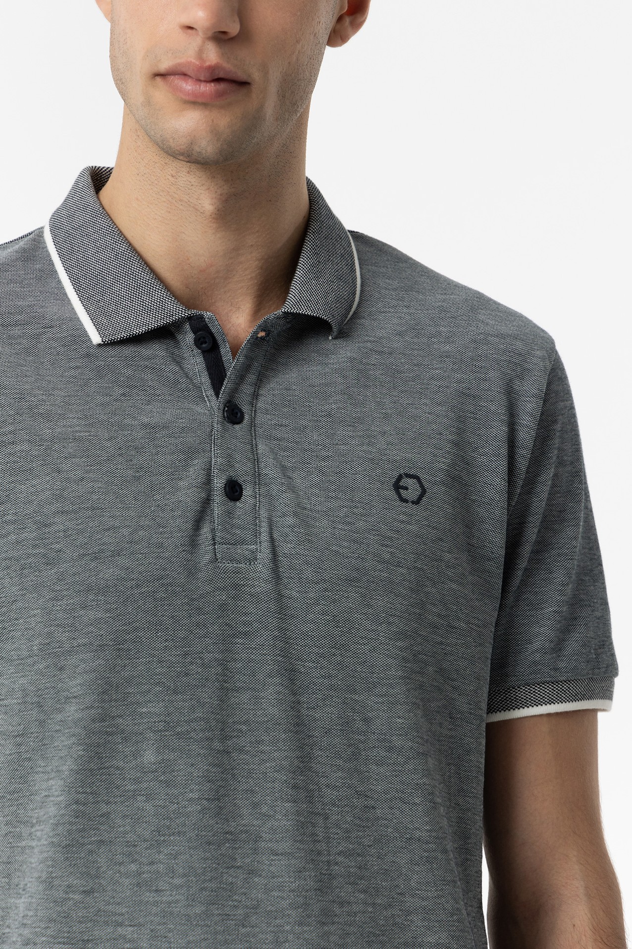 Polo Piqu Detalhe Estampado com Relevo