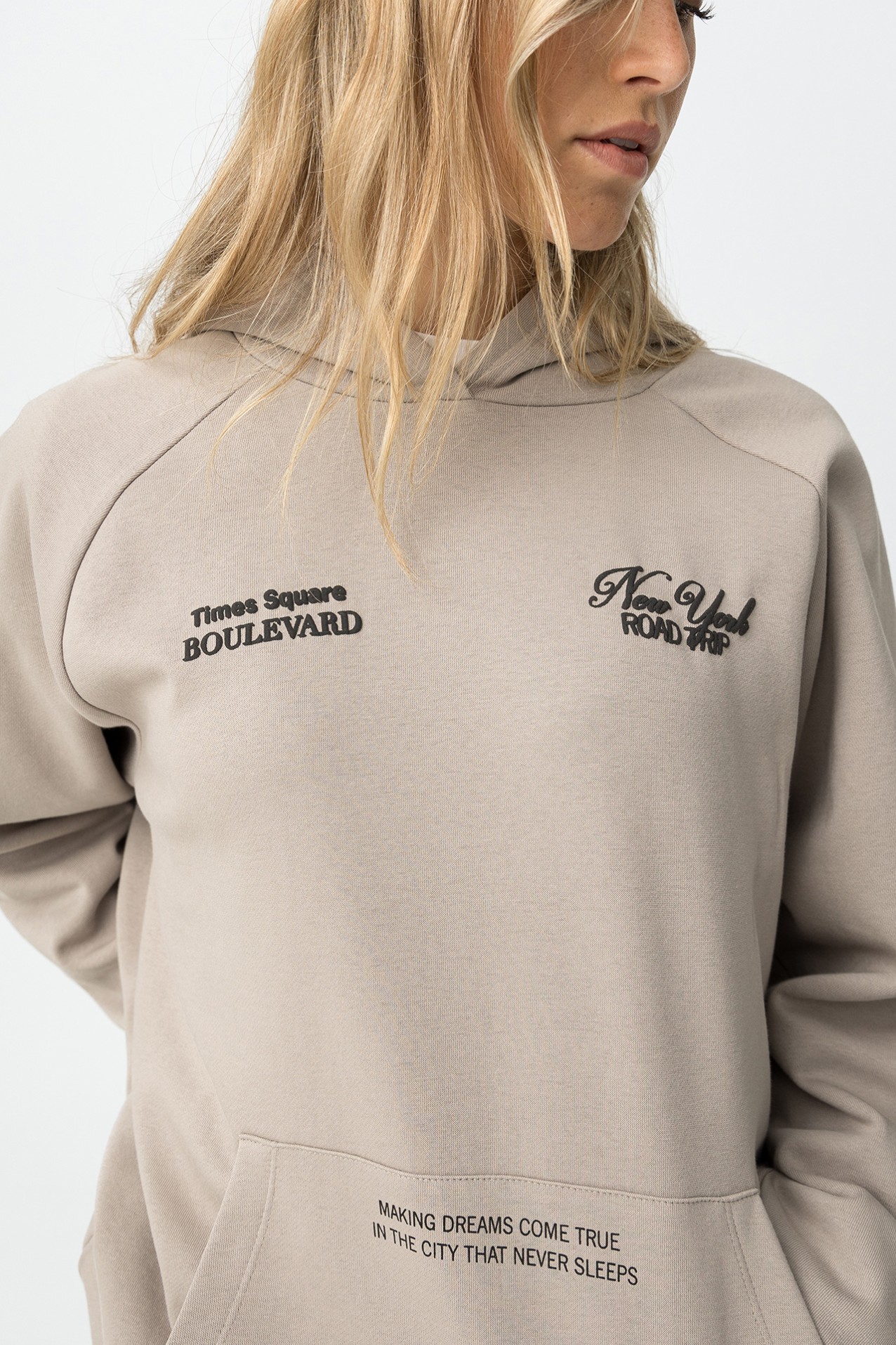 Hoodie Oversized Estampado com Relevo