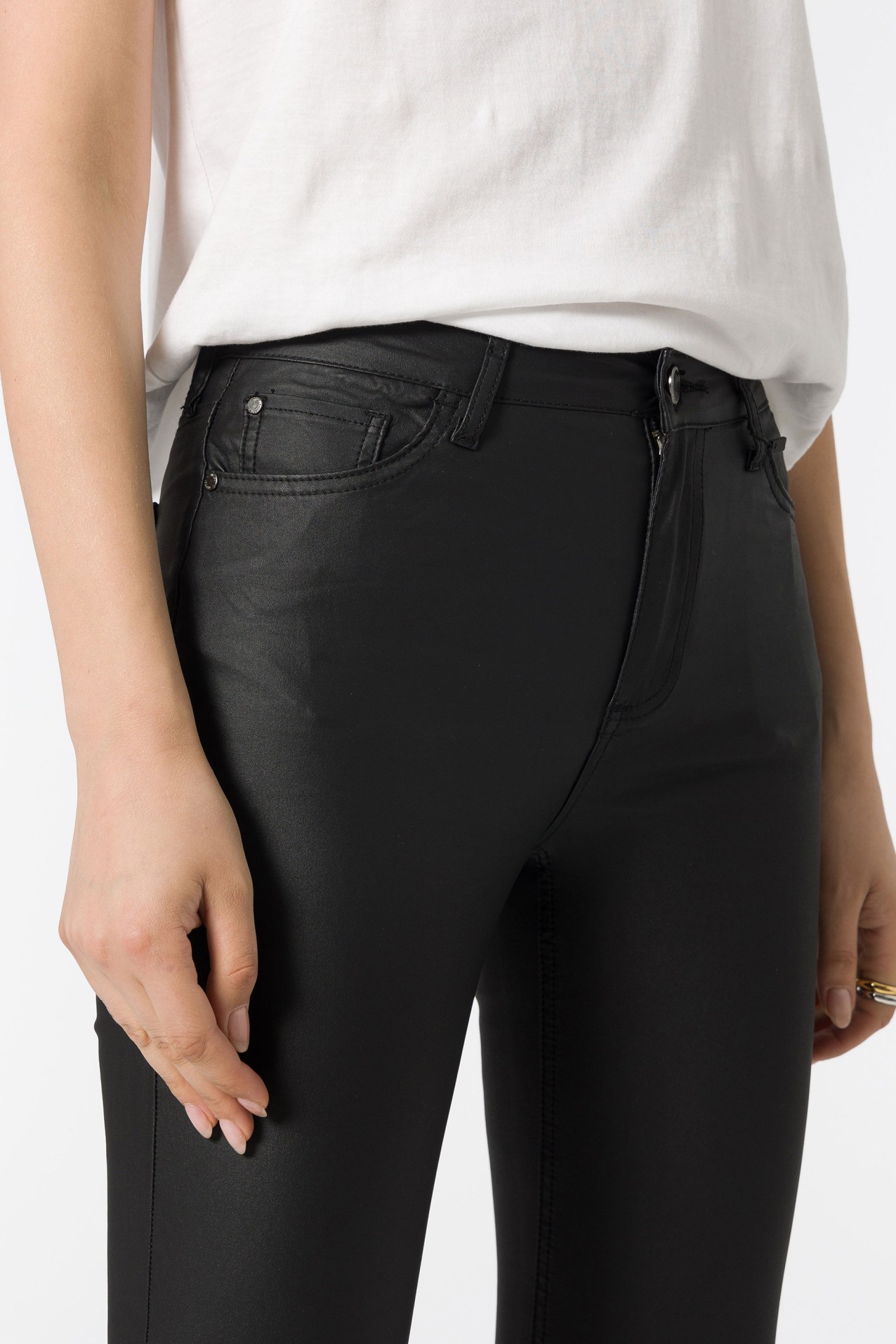 Pantaln Megan Cropped Flare Coated Tiro Alto