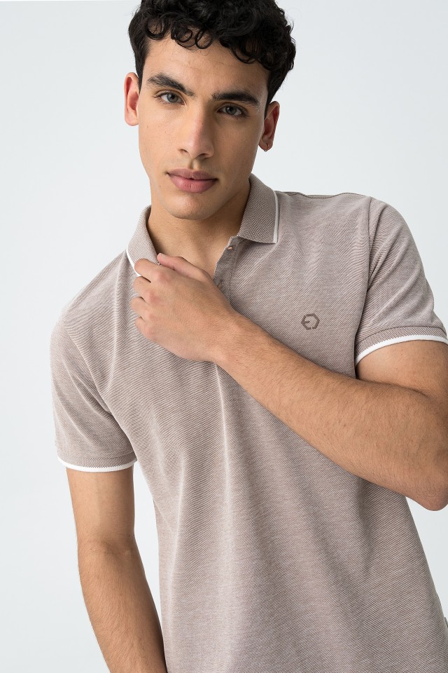 Polo Piqu Detalhe Estampado com Relevo