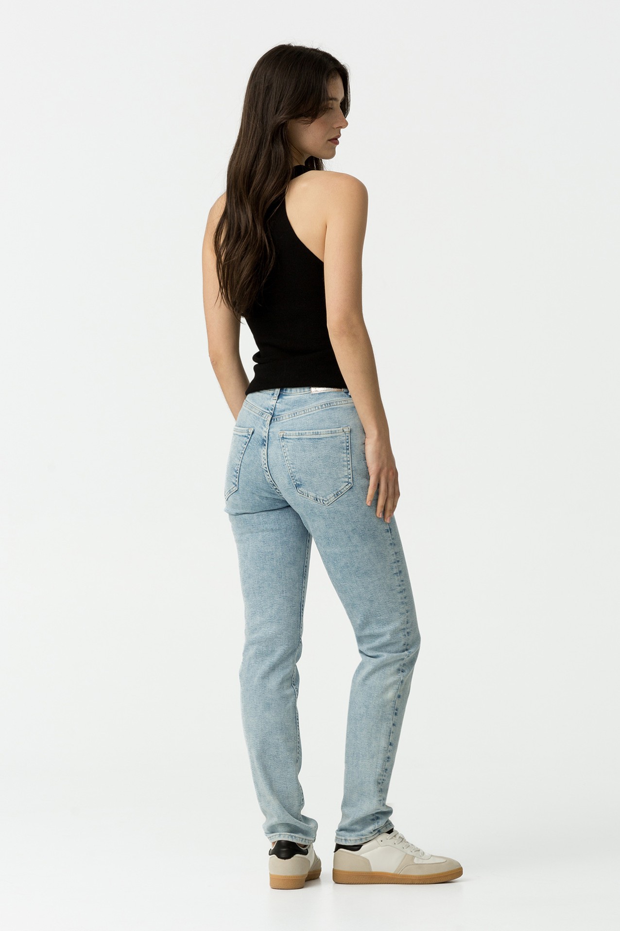 Vaqueros Jennifer de corte slim y talle alto