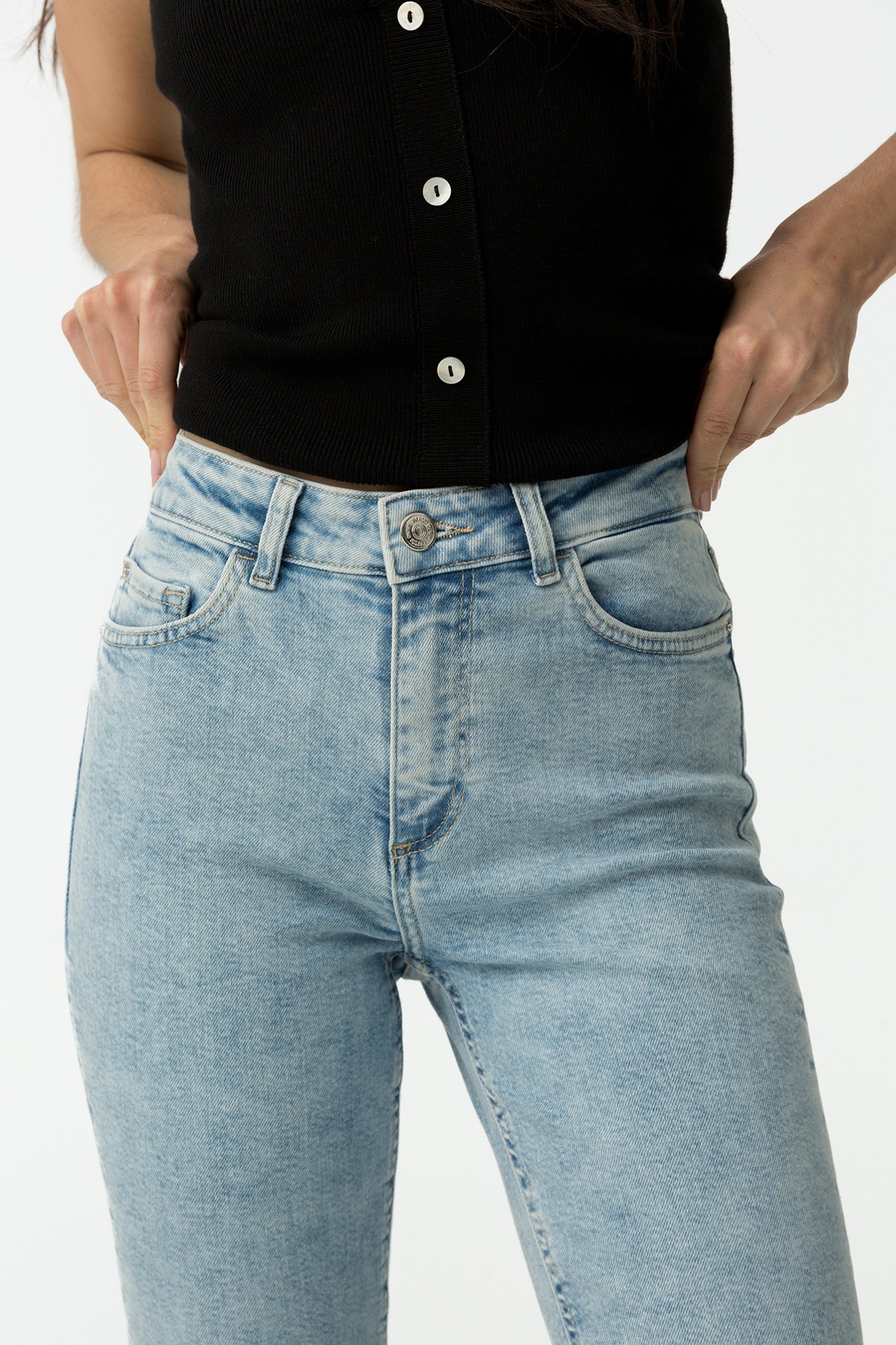 Vaqueros Jennifer de corte slim y talle alto