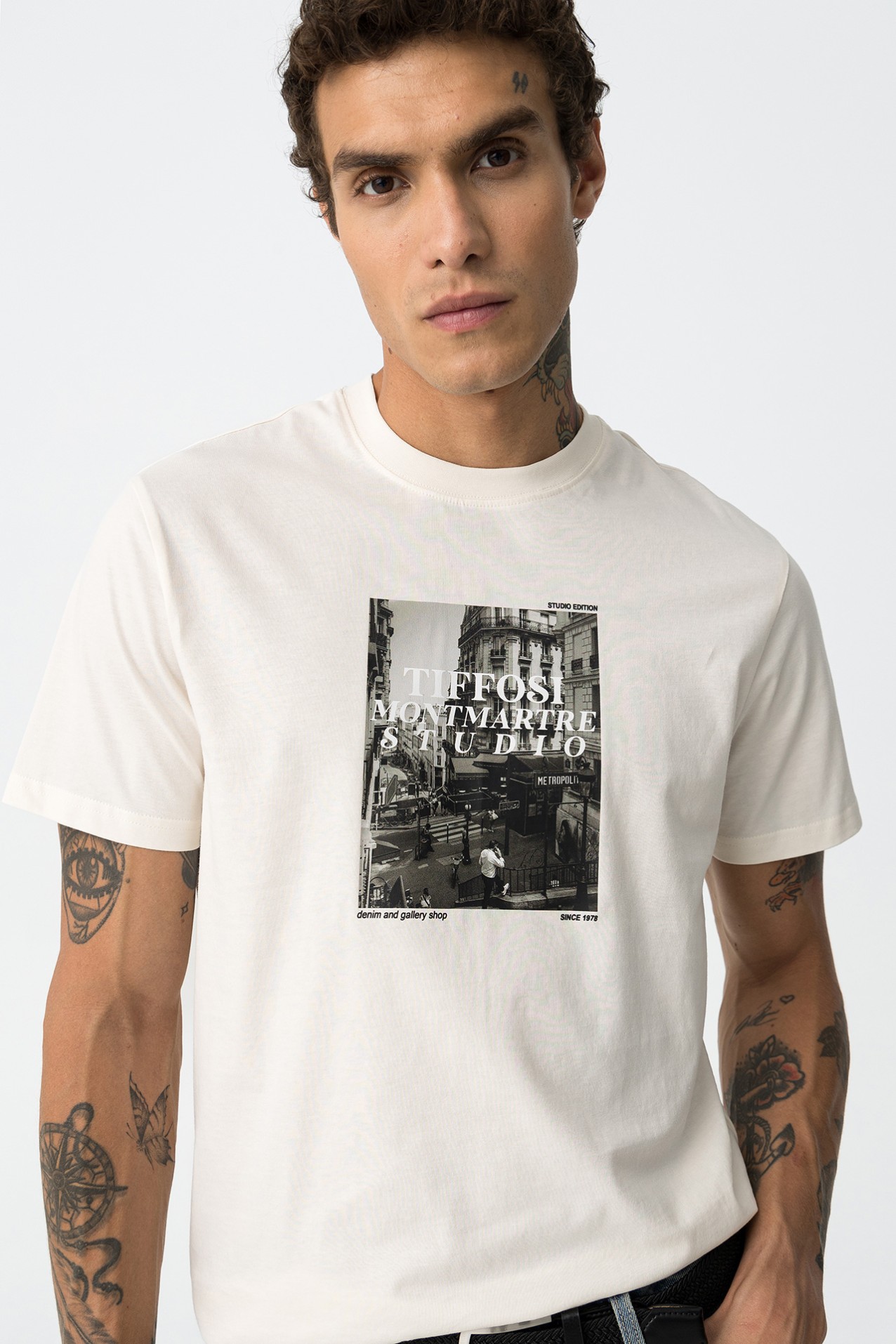 T-Shirt Com Fotografia Estampada