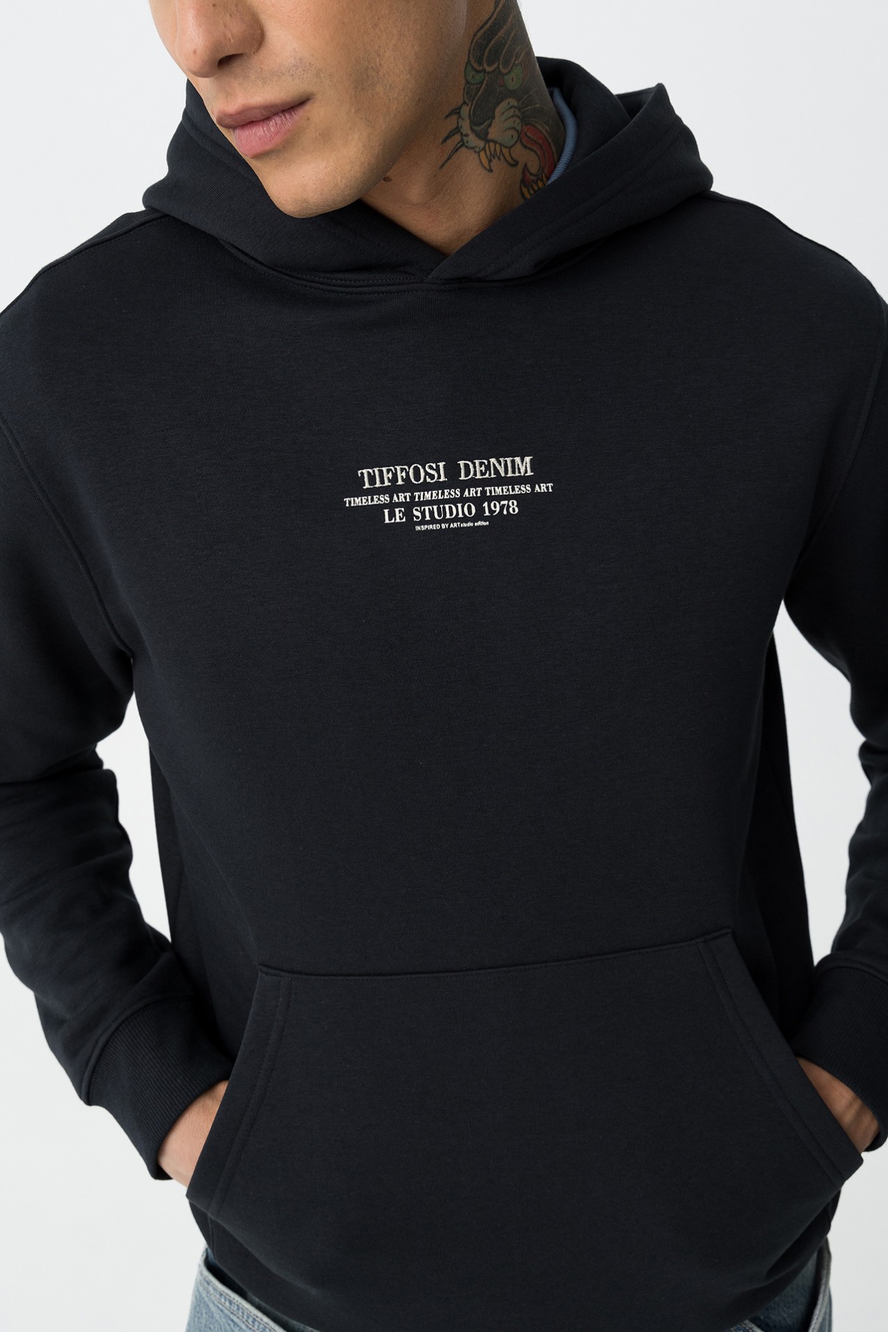 Hoodie Com Costas Bordadas