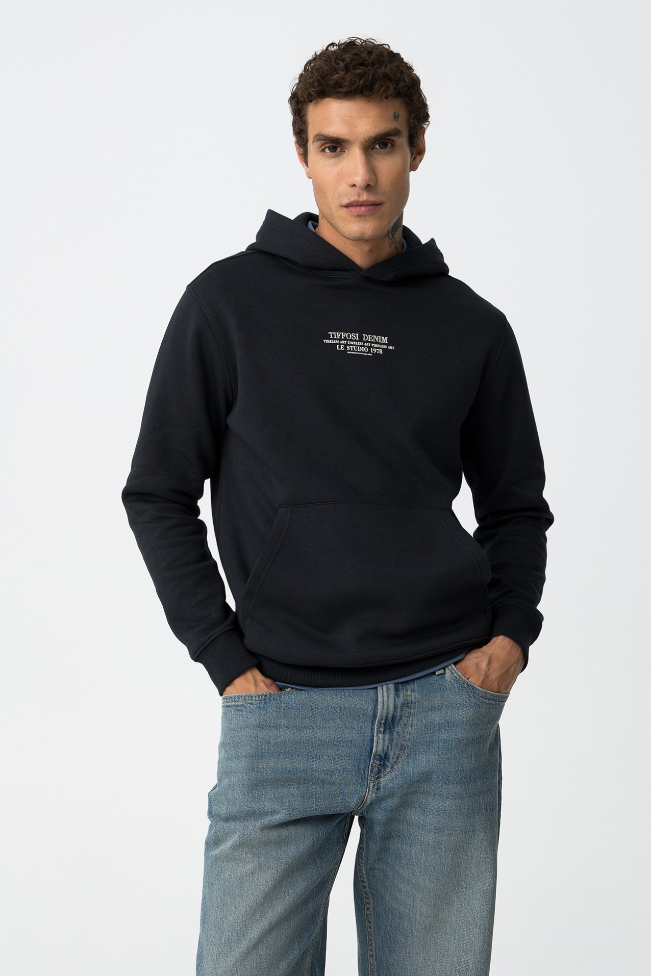 Hoodie Com Costas Bordadas