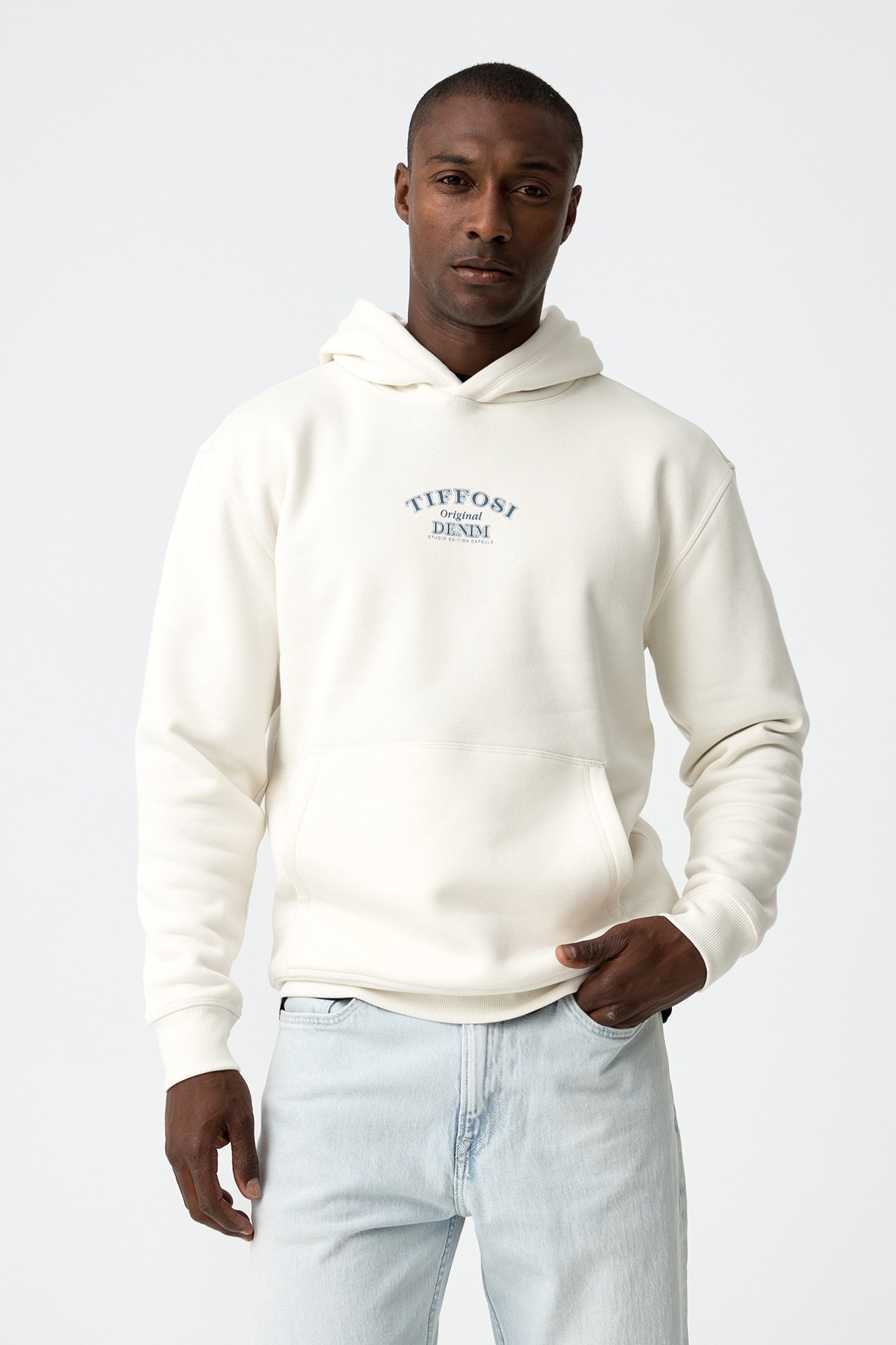 Hoodie Relaxed Com Costas Bordadas