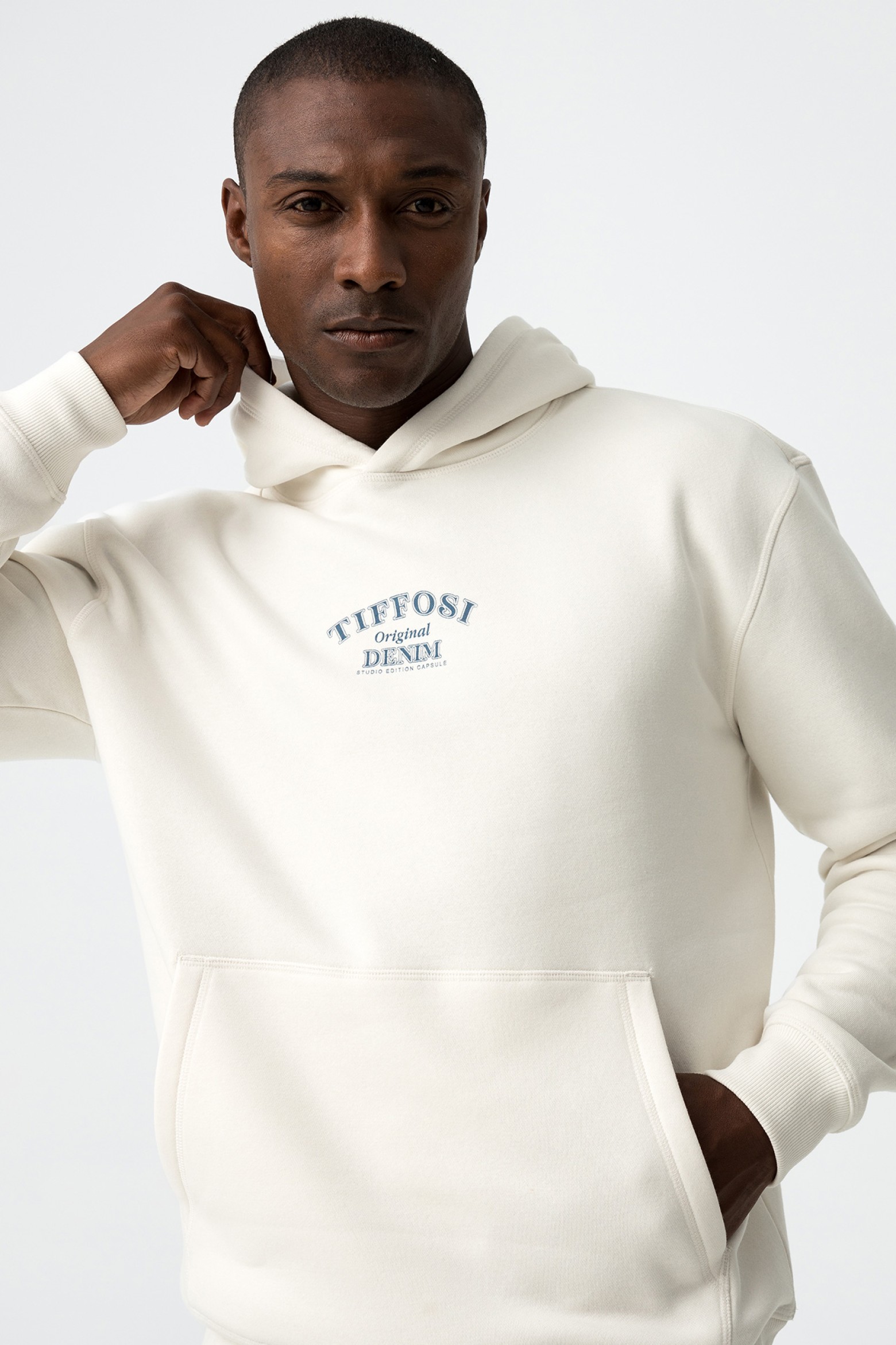 Hoodie Relaxed Com Costas Bordadas