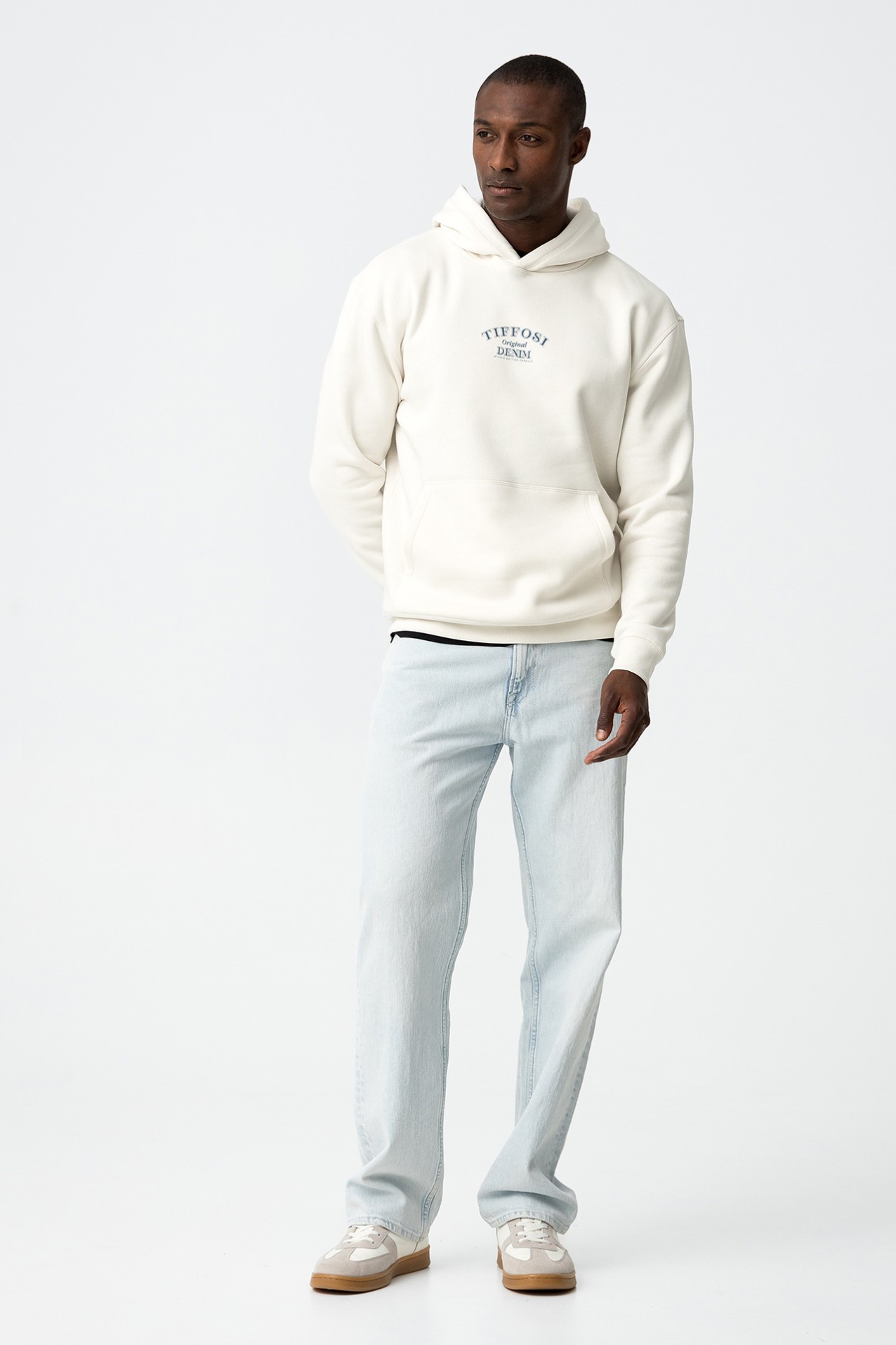 Hoodie Relaxed Com Costas Bordadas