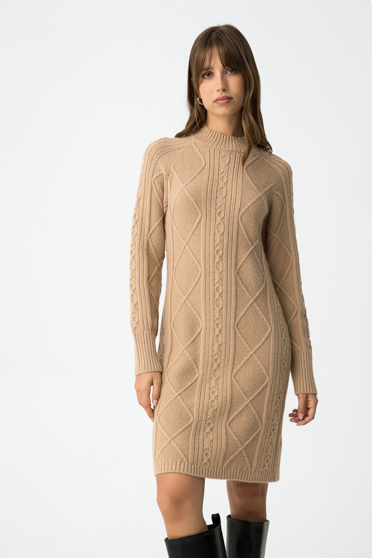 Slim cable knit dress
