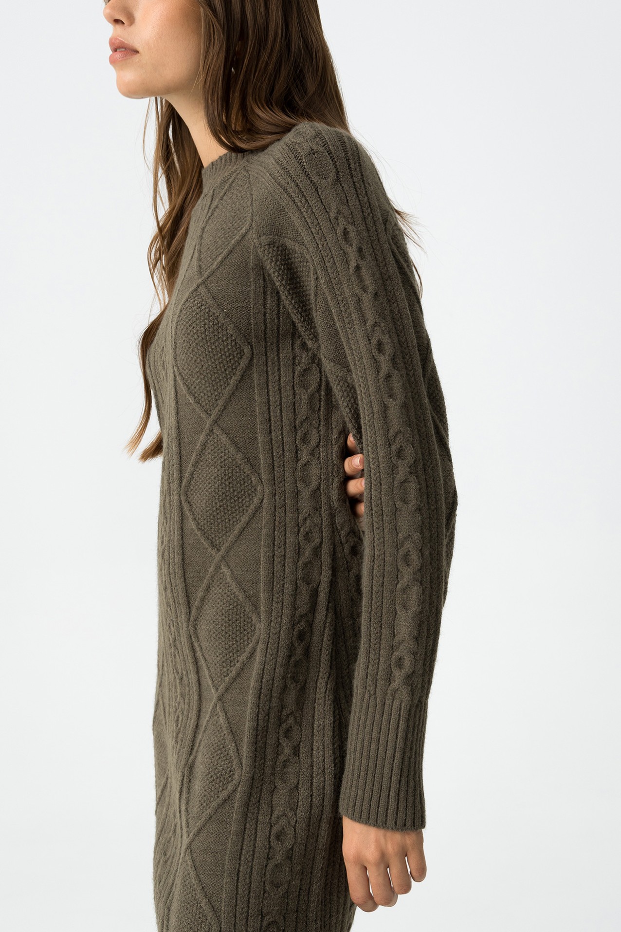 Slim cable knit dress