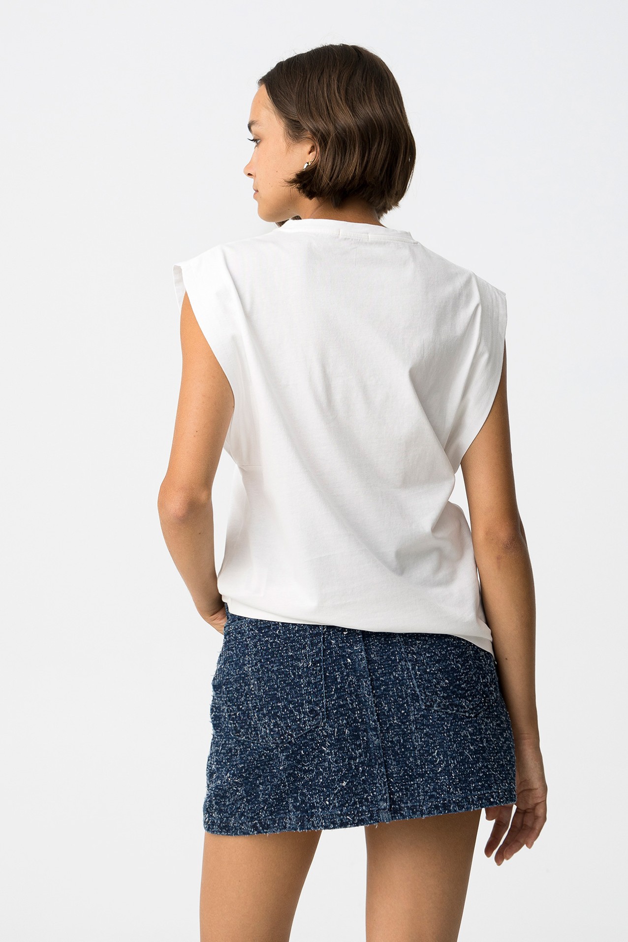 T-shirt com Estampado Frontal e Aplicaes