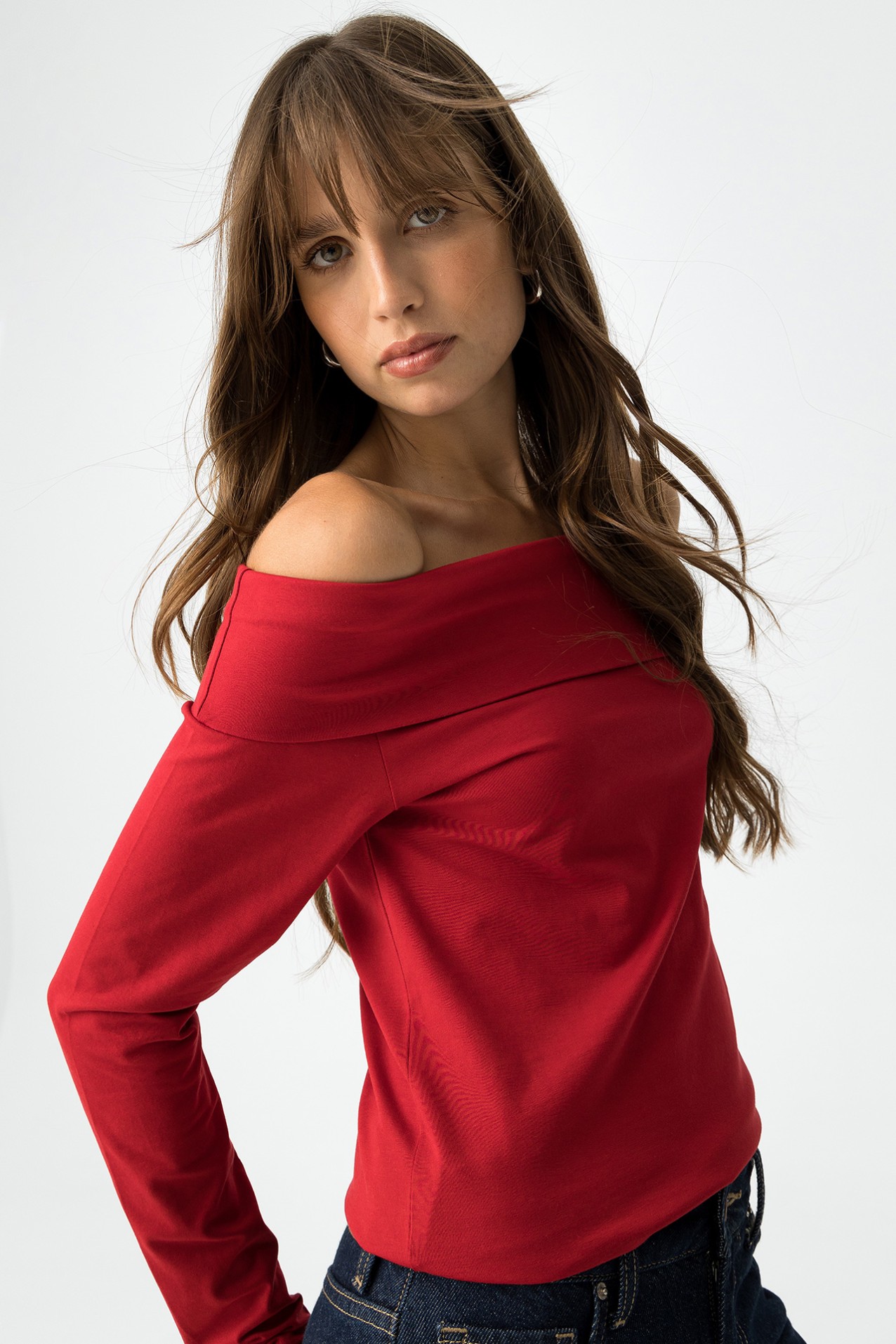 T-Shirt Super Slim com Ombros Descobertos