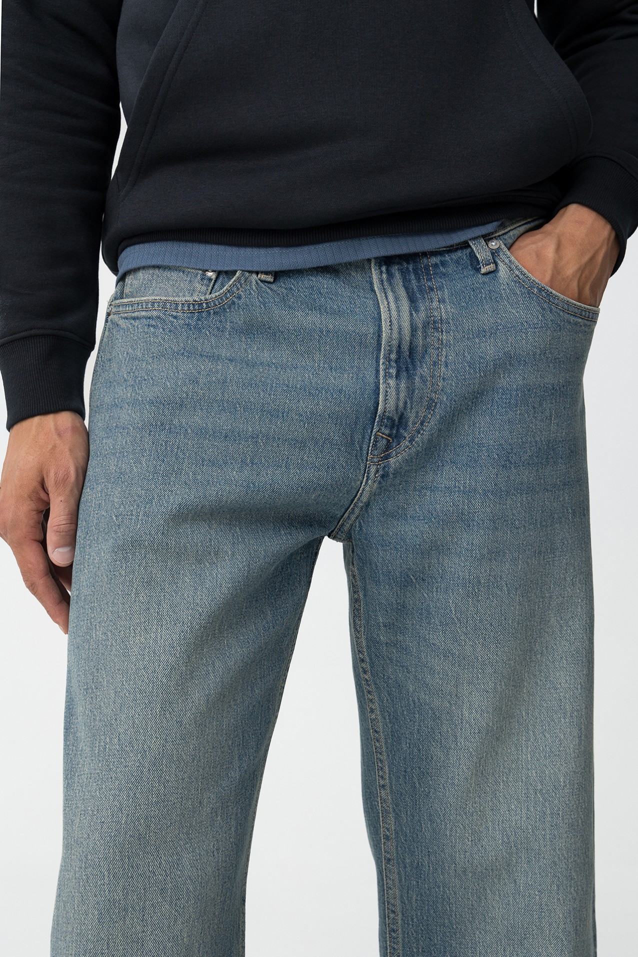 Thomas Loose Fit Jeans