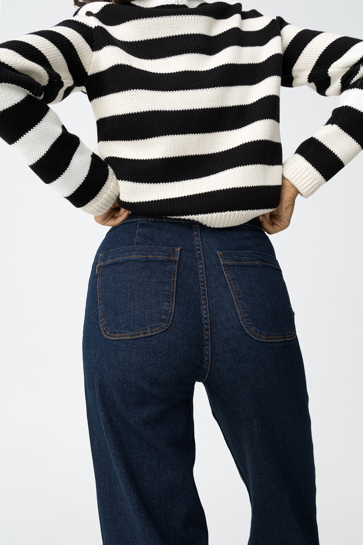 Olivia Comfort Straight Jeans