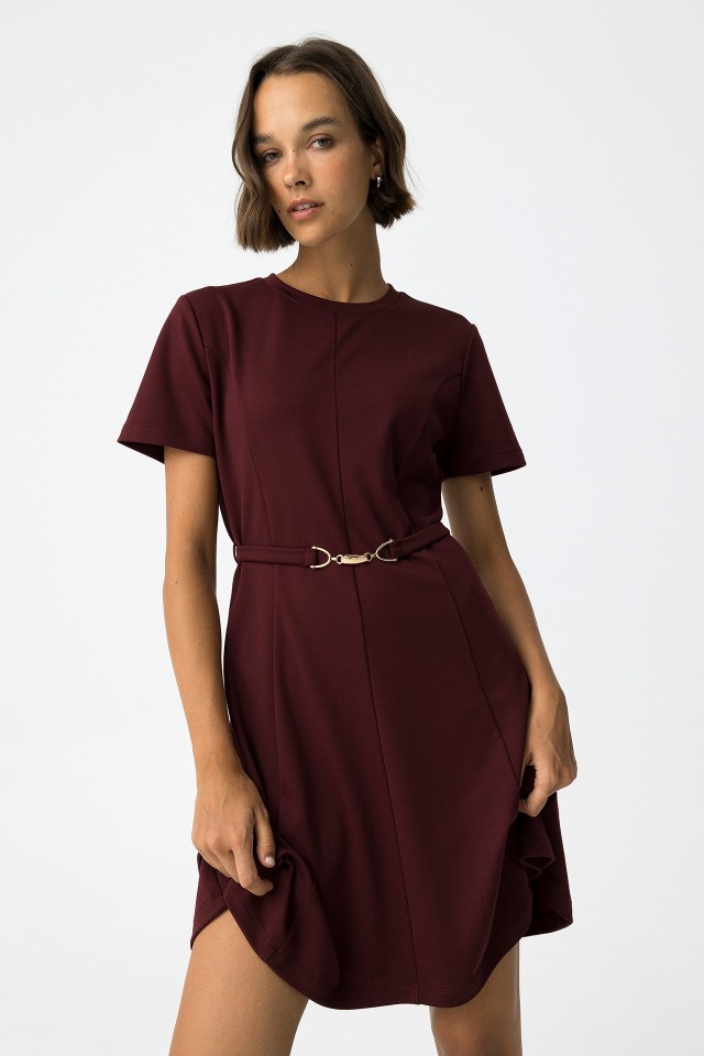 Vestido corto con cinto