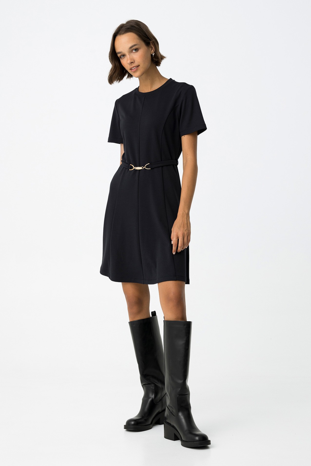 Vestido Curto de Malha com Cinto