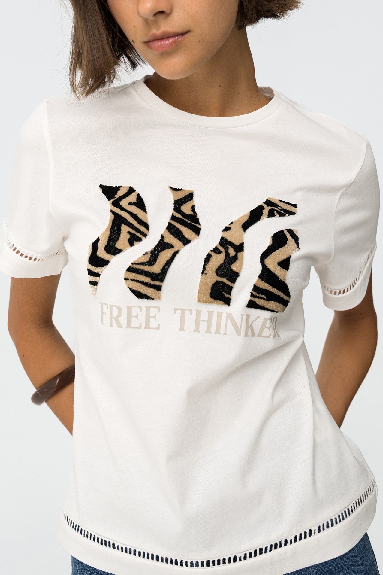 Camiseta con Relieve Aterciopelado