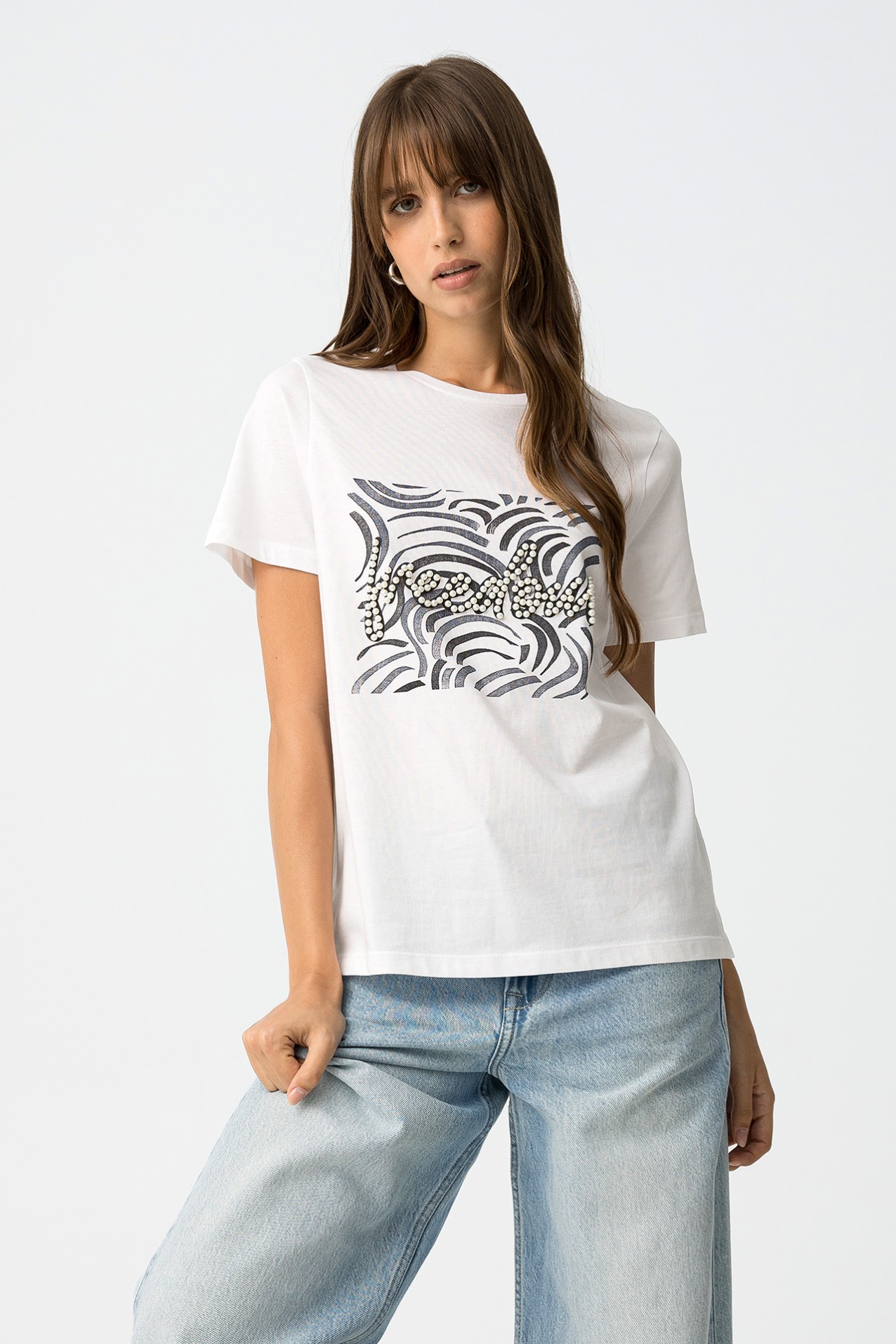 T-Shirt Estampada Com Aplicaes