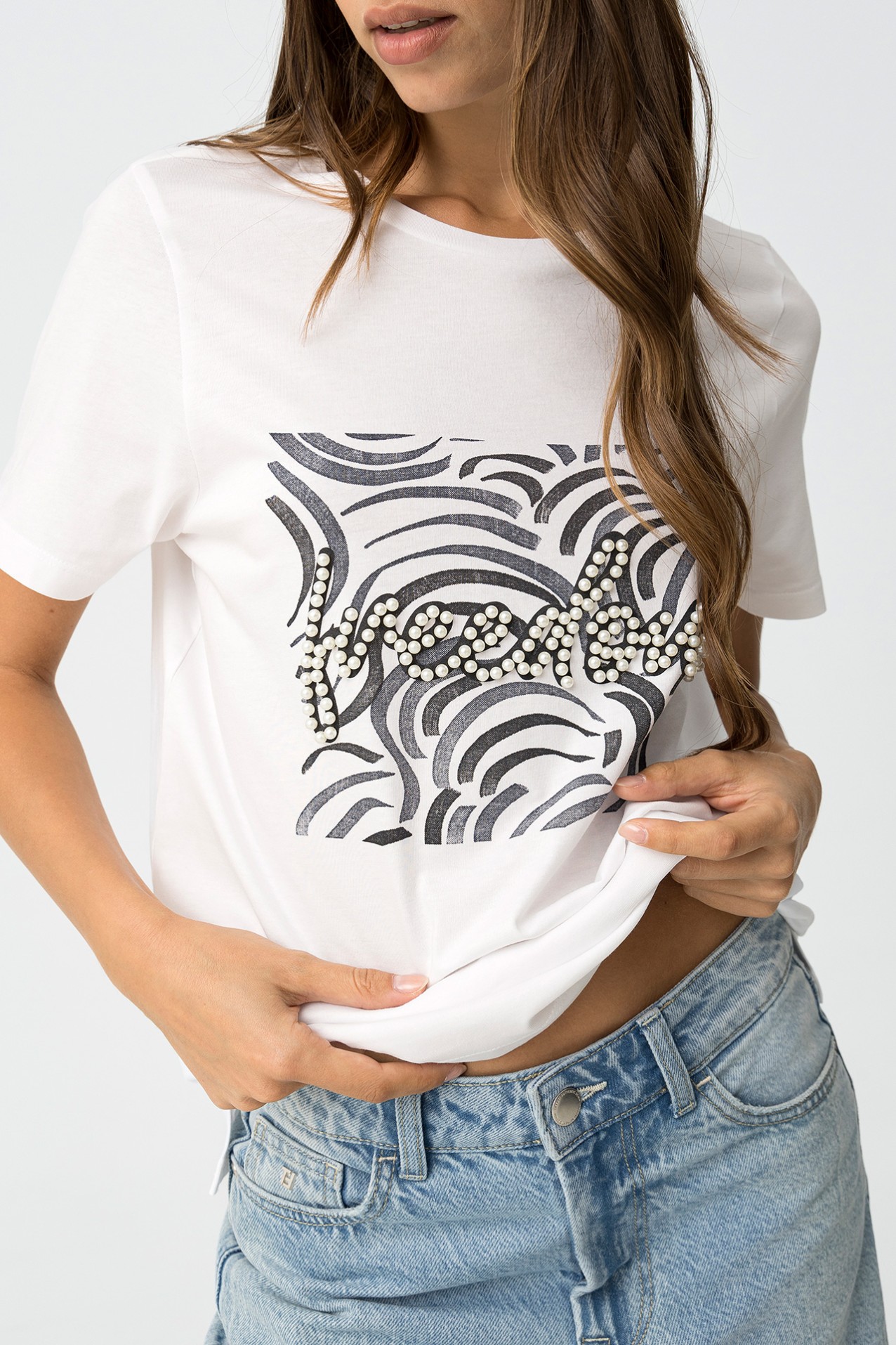 T-Shirt Estampada Com Aplicaes