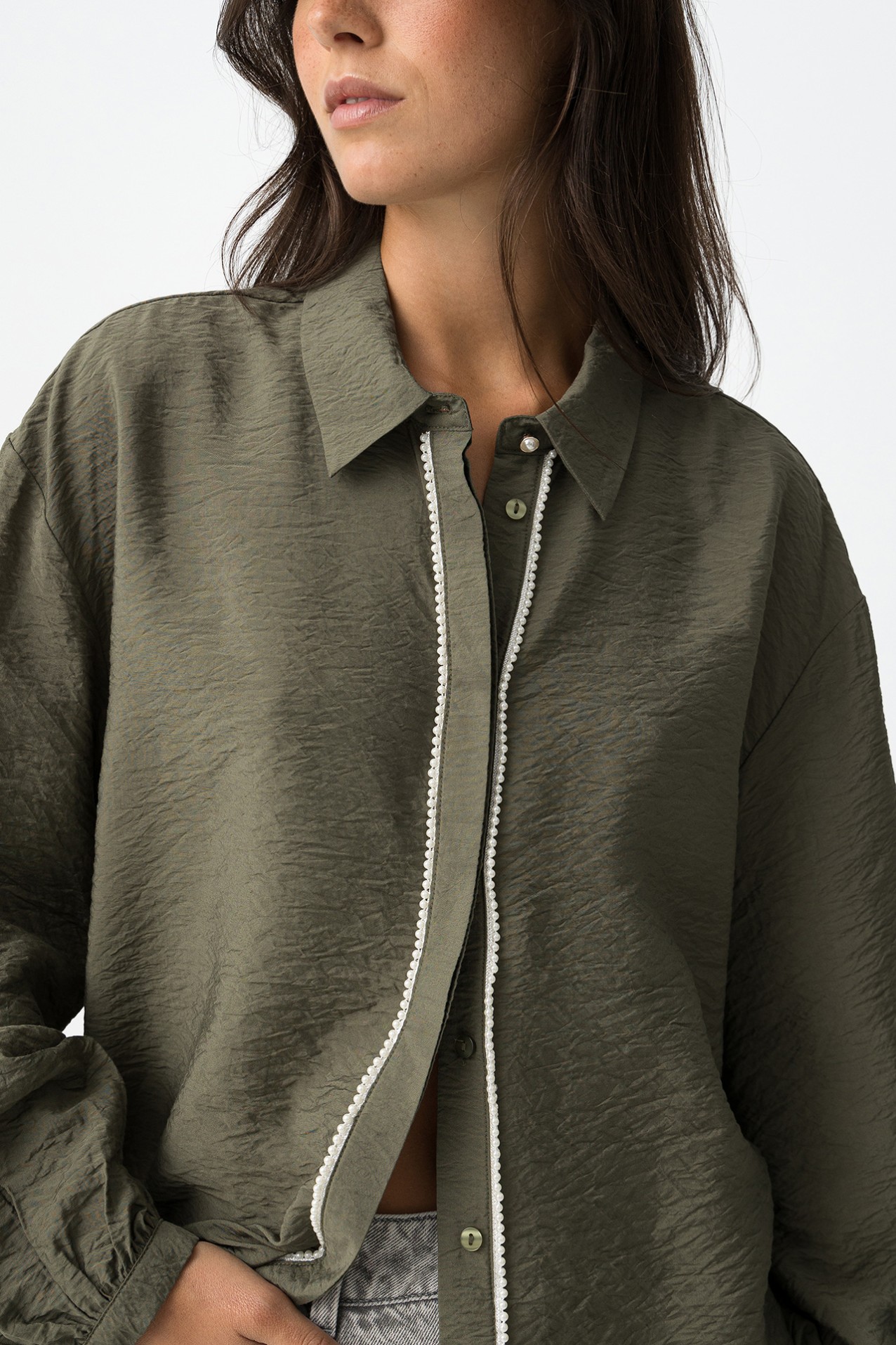 Camisa com Aplicaes Efeito Prola