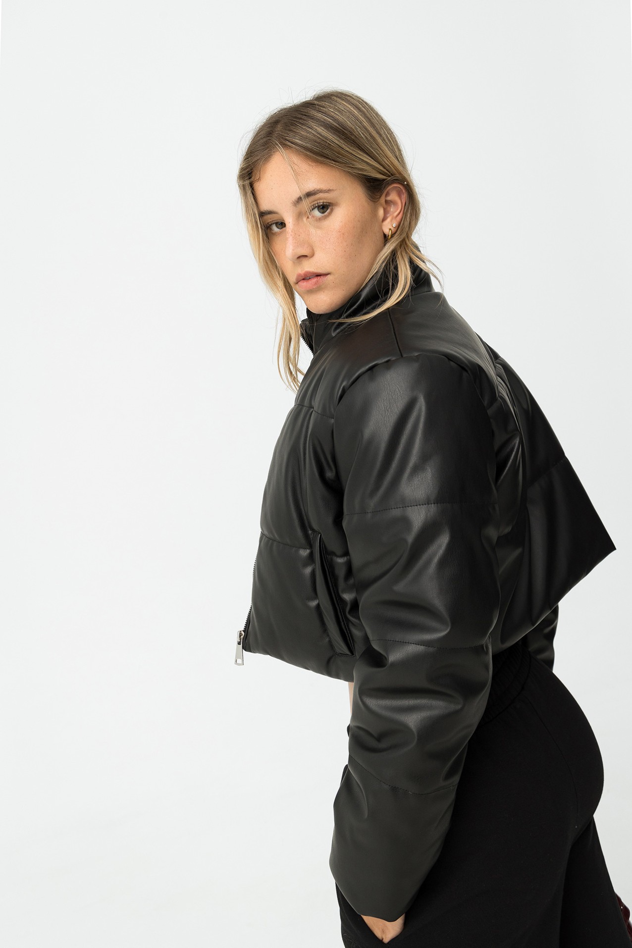 Chaqueta Cropped Acolchada Efecto Piel