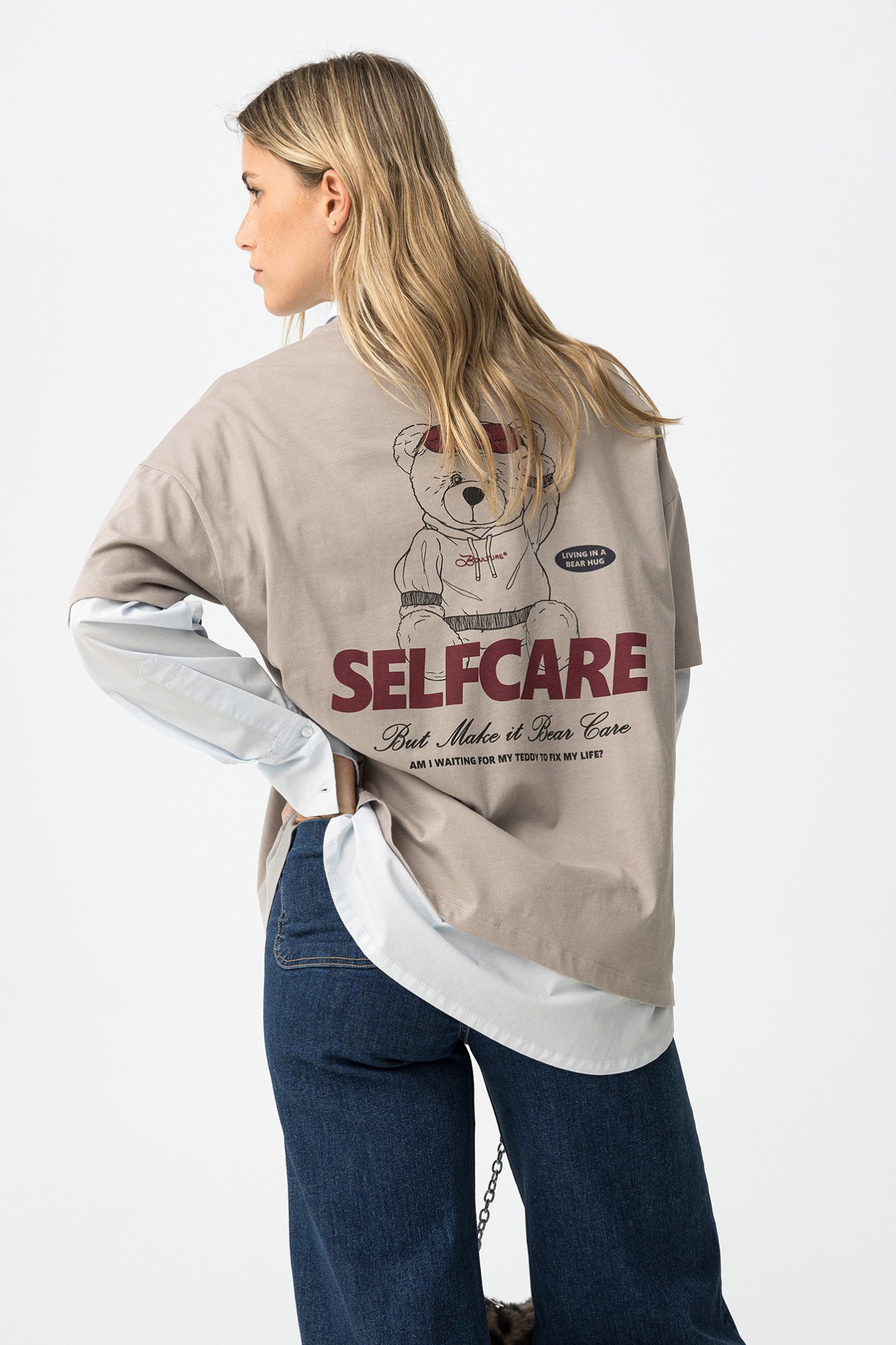 Camiseta Oversized Con Espalda Estampada