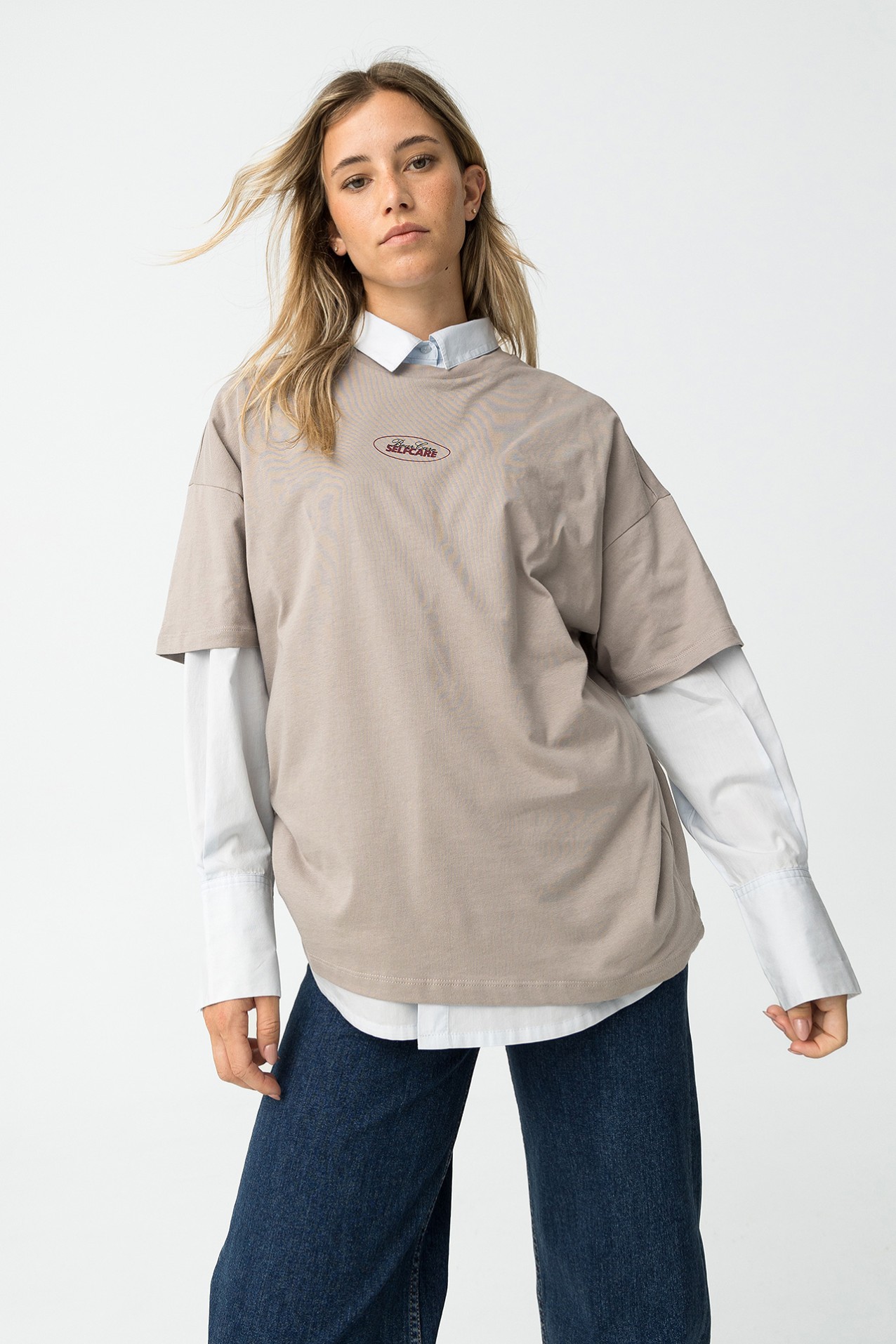 Camiseta Oversized Con Espalda Estampada