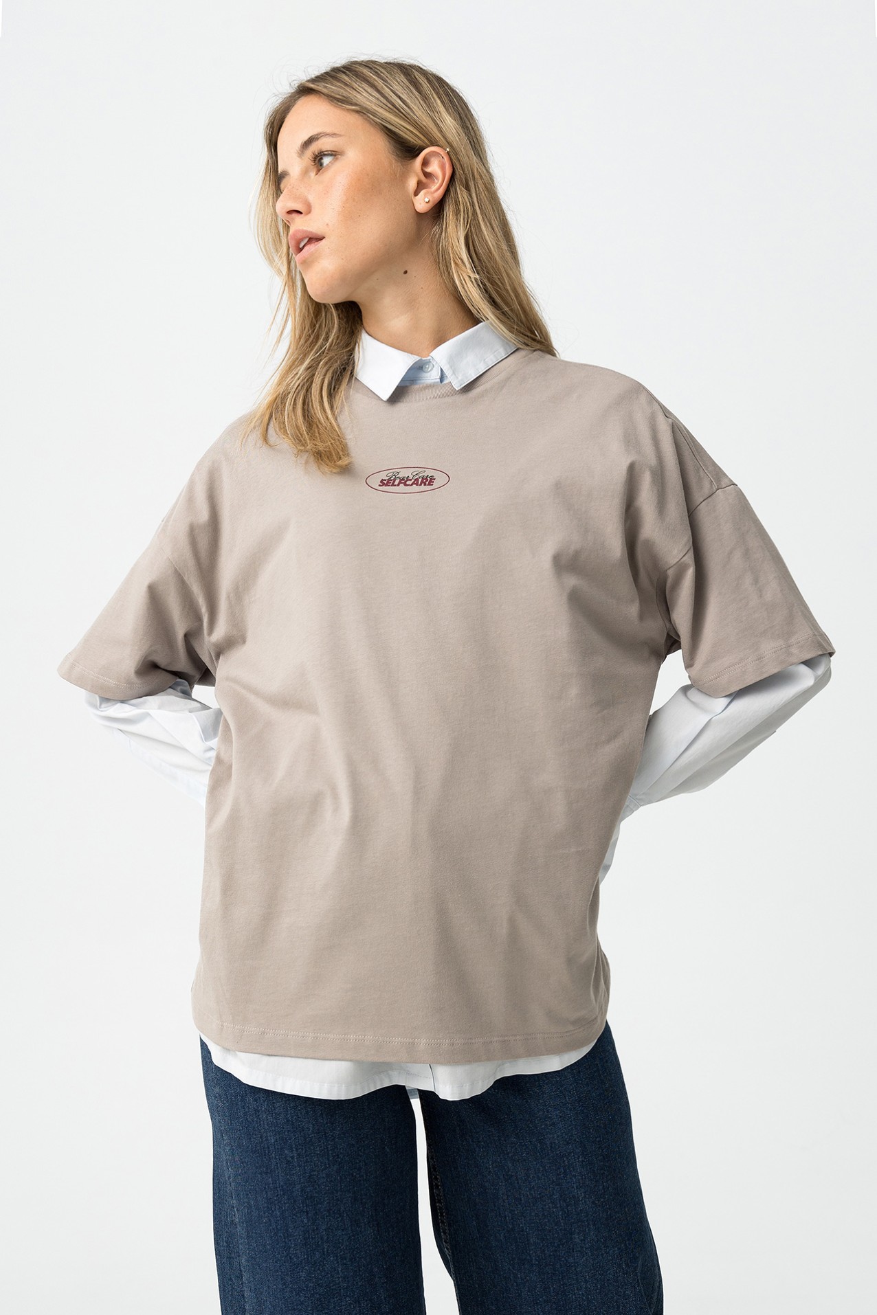 Camiseta Oversized Con Espalda Estampada