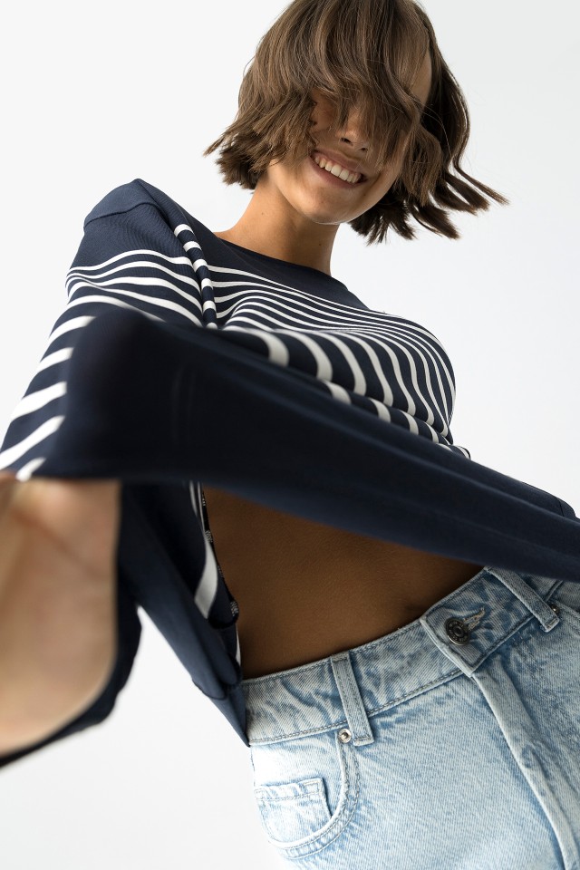 T-shirt Listrada Azul Relaxed