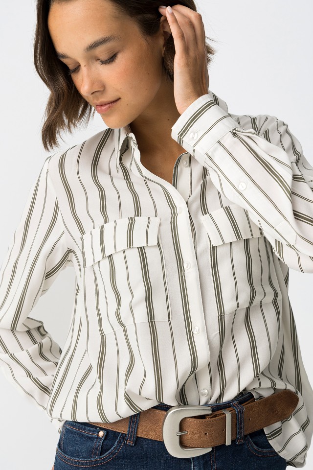 Camisa Fluda com Bolsos